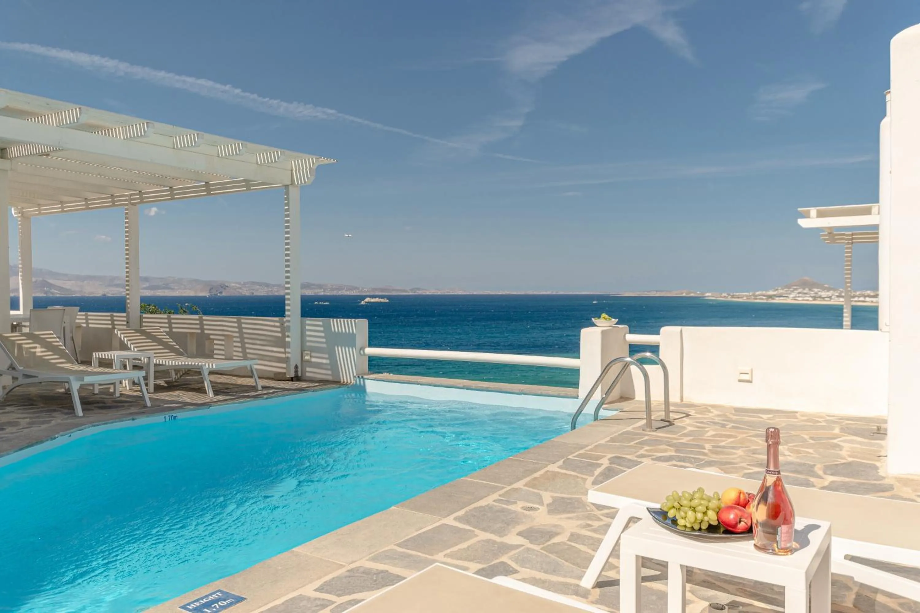 Swimming pool in Apricot and Sea Luxury Villas