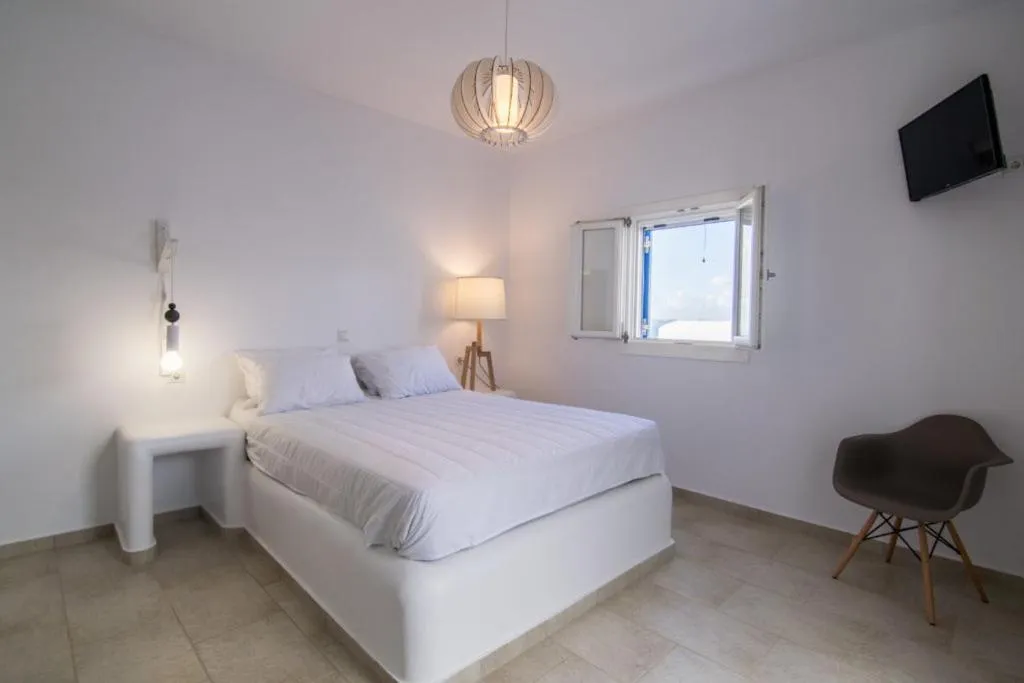 Bedroom, Bed in Apricot and Sea Luxury Villas