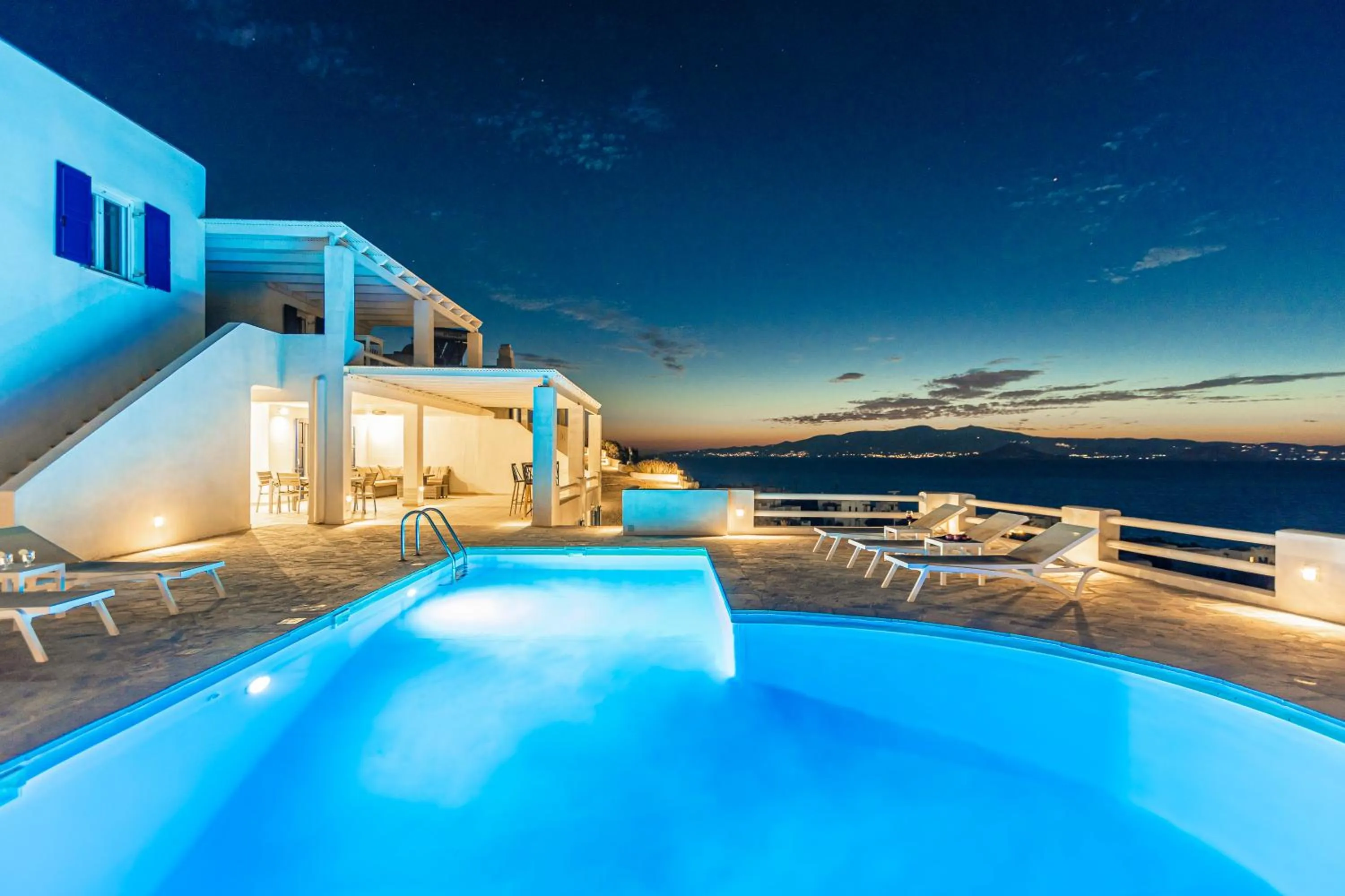 Swimming pool in Apricot and Sea Luxury Villas