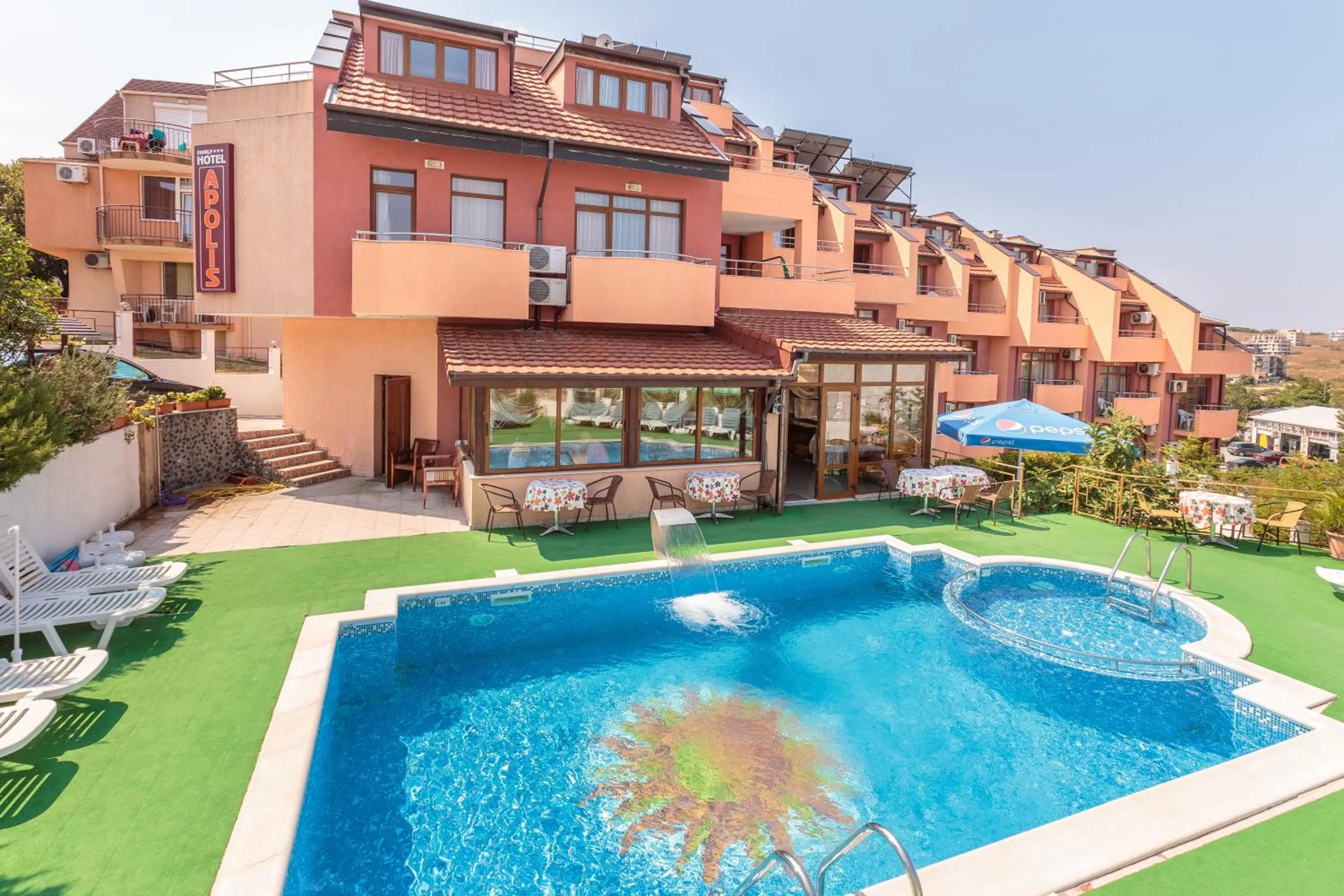 Swimming pool in Hotel Apolis