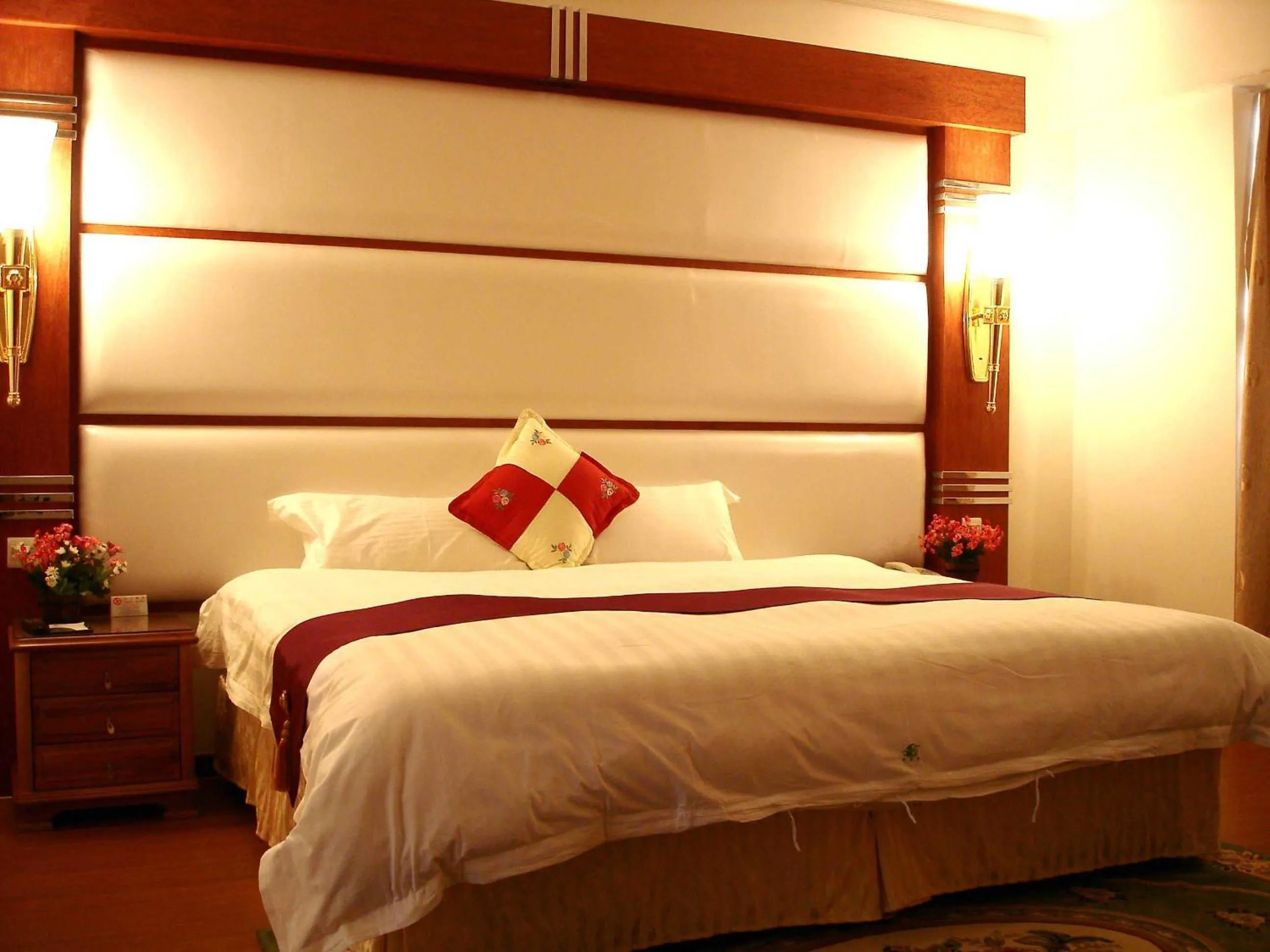 Bed in Zhuhai Special Economic Zone Hotel