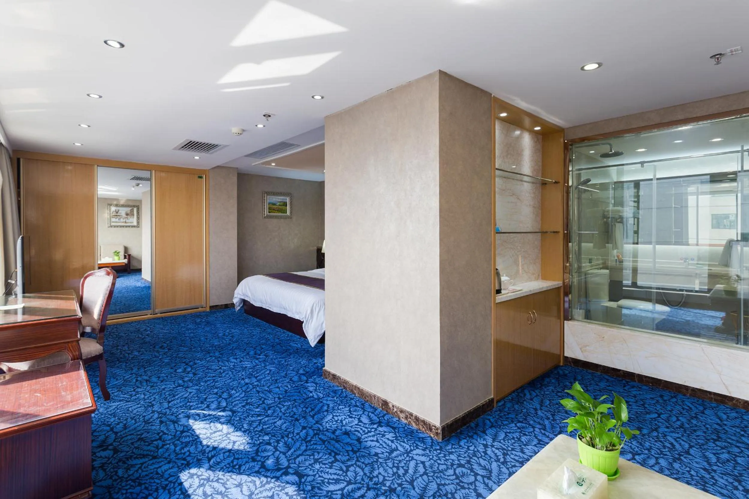 Photo of the whole room in Zhuhai Special Economic Zone Hotel