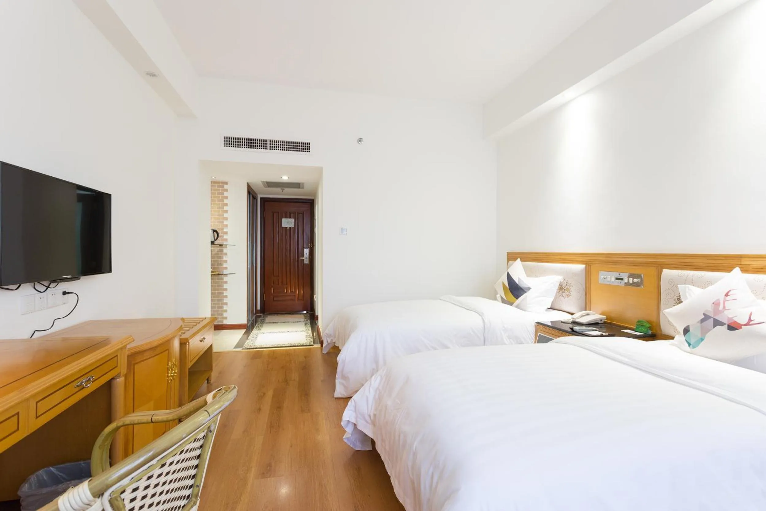 Bedroom, TV/Entertainment Center in Zhuhai Special Economic Zone Hotel