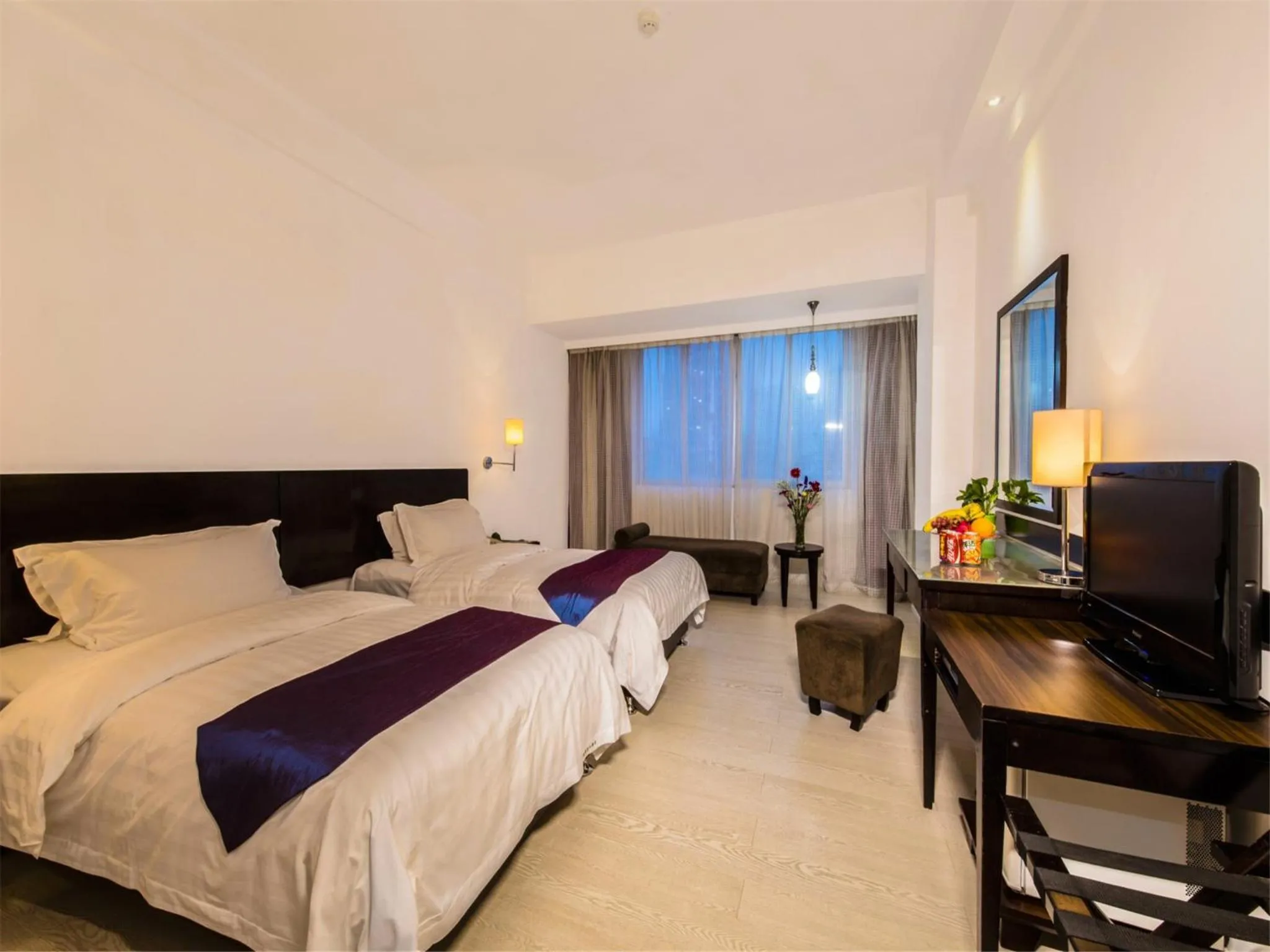 Bedroom, TV/Entertainment Center in Zhuhai Special Economic Zone Hotel
