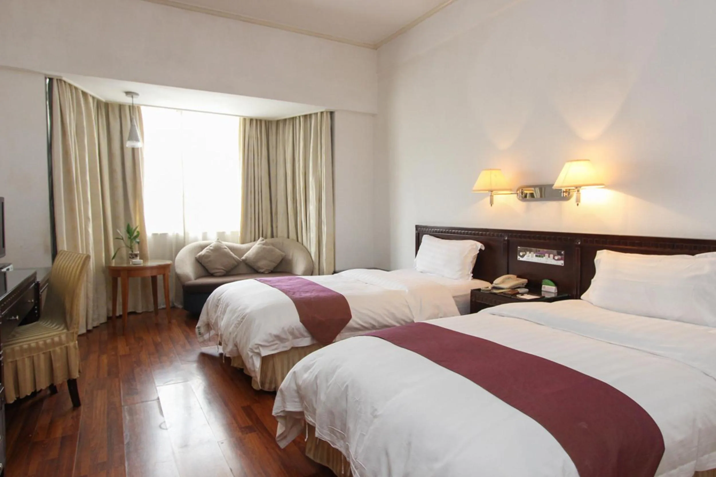 Bed in Zhuhai Special Economic Zone Hotel