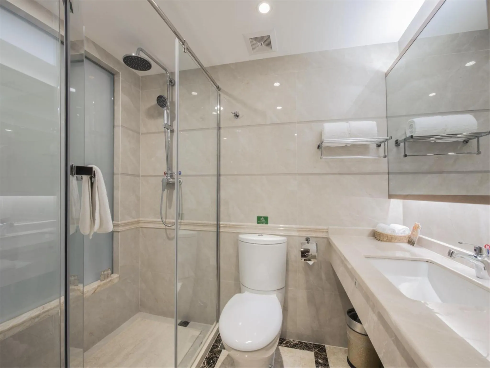 Toilet, Bathroom in Zhuhai Special Economic Zone Hotel