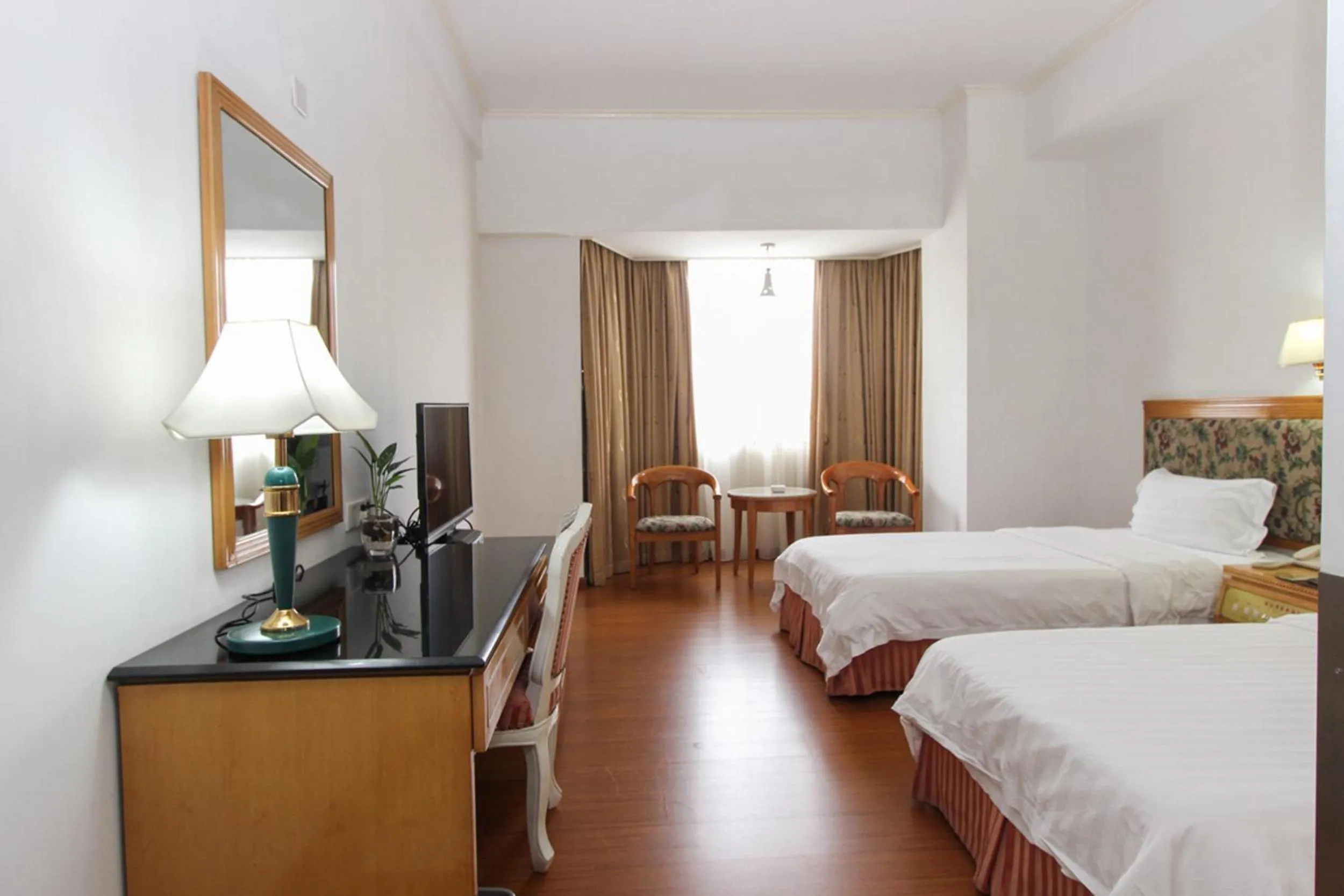 Bed in Zhuhai Special Economic Zone Hotel