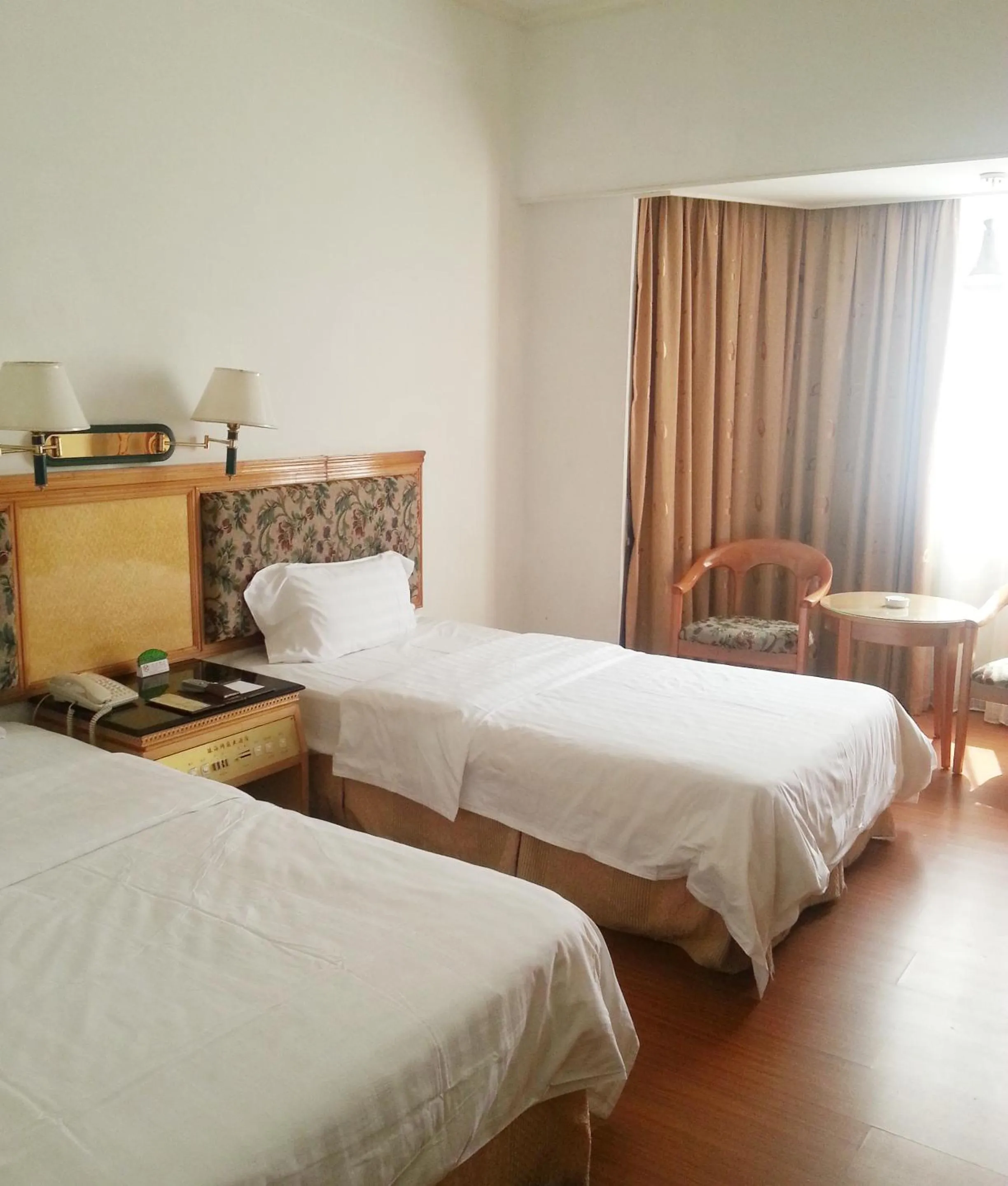 Bed in Zhuhai Special Economic Zone Hotel