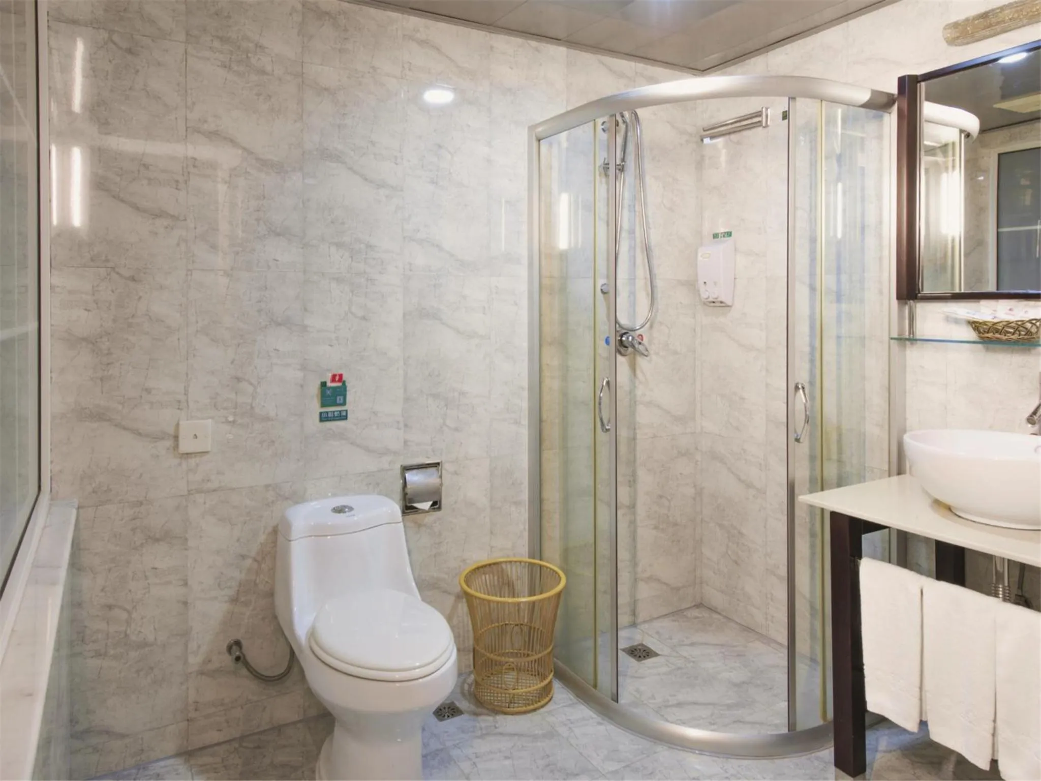 Toilet, Bathroom in Zhuhai Special Economic Zone Hotel