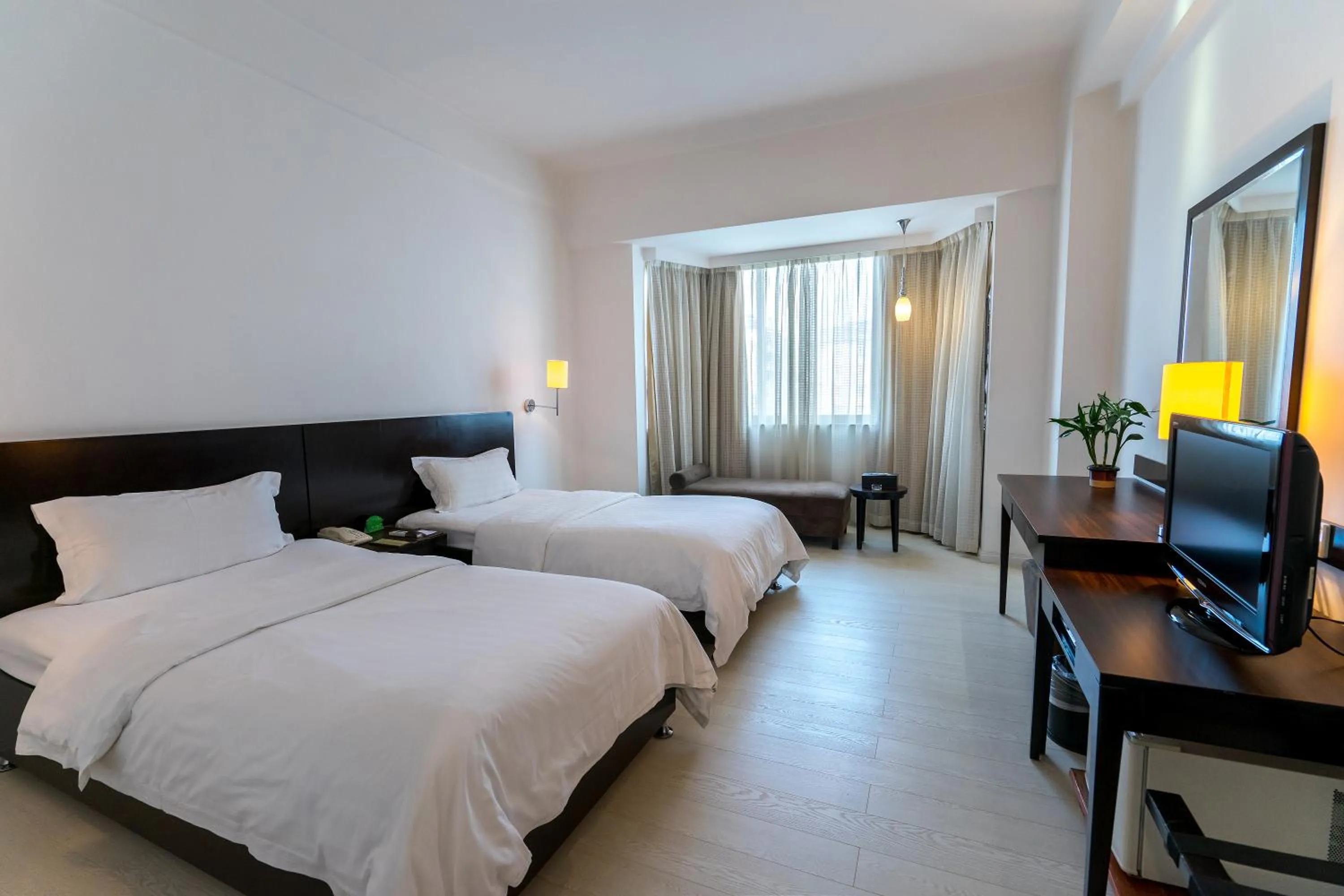 Photo of the whole room in Zhuhai Special Economic Zone Hotel