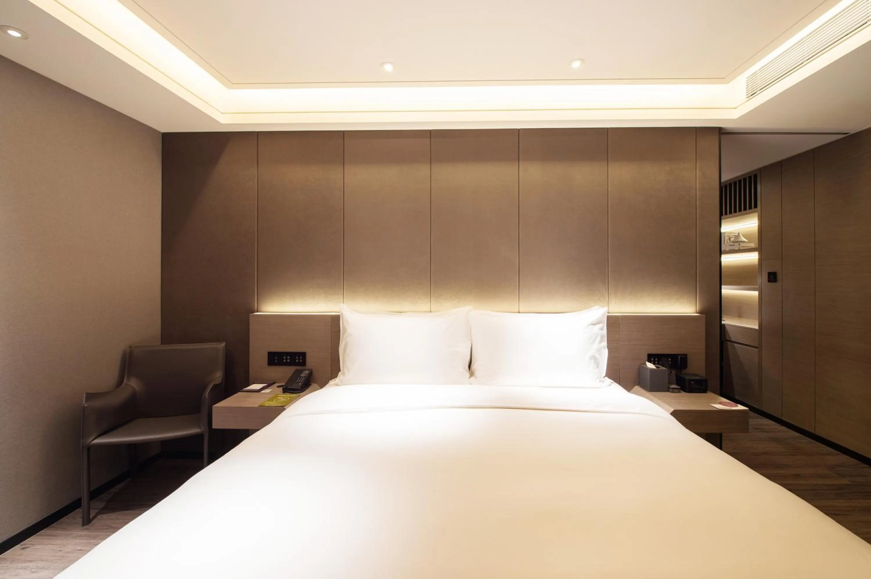 Photo of the whole room, Bed in Mercure Harbin Central Street Sophia Church