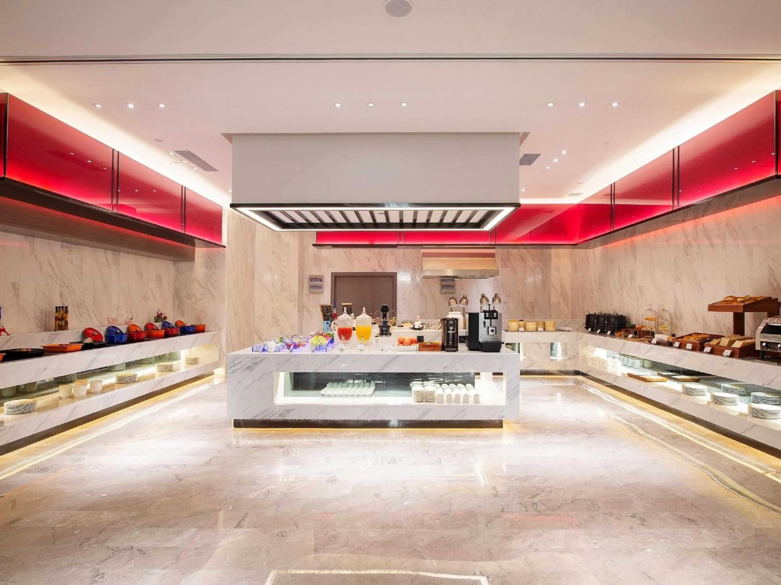 Restaurant/places to eat in Mercure Harbin Central Street Sophia Church