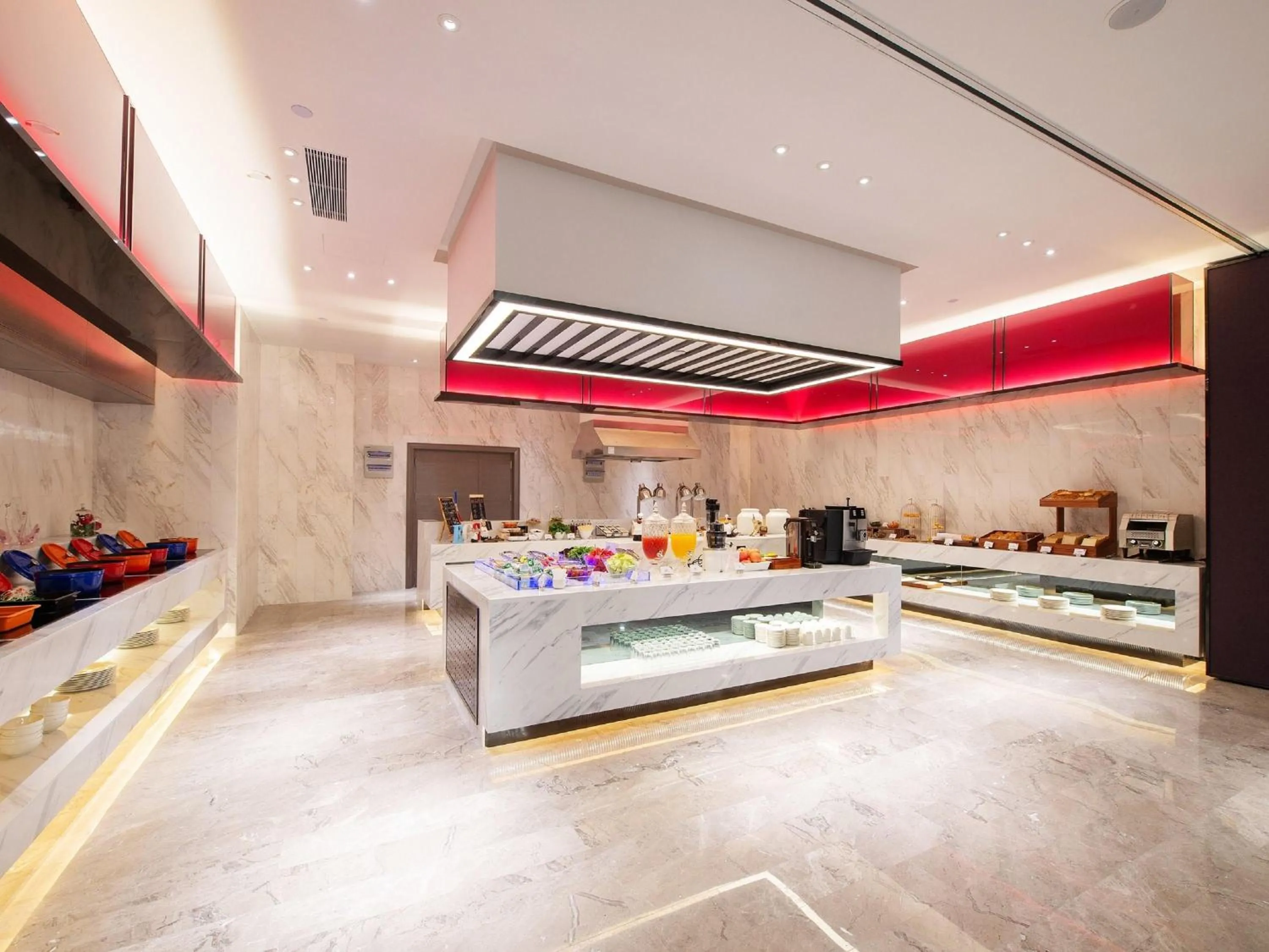 Restaurant/places to eat in Mercure Harbin Central Street Sophia Church