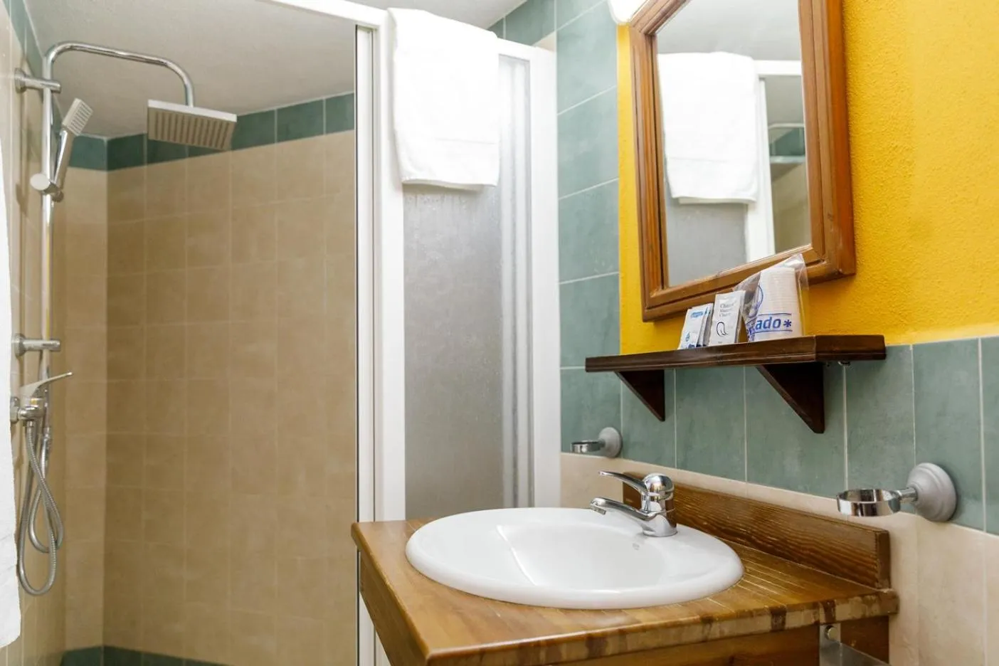 Bathroom in Hotel Selwo Lodge - Animal Park Tickets Included