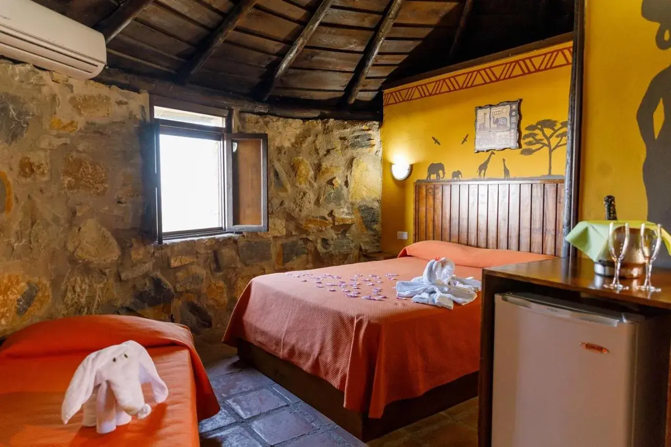 Family Room - WATU - Tickets Included in Hotel Selwo Lodge - Animal Park Tickets Included Family Room - WATU - Tickets Included in Hotel Selwo Lodge - Animal Park Tickets Included