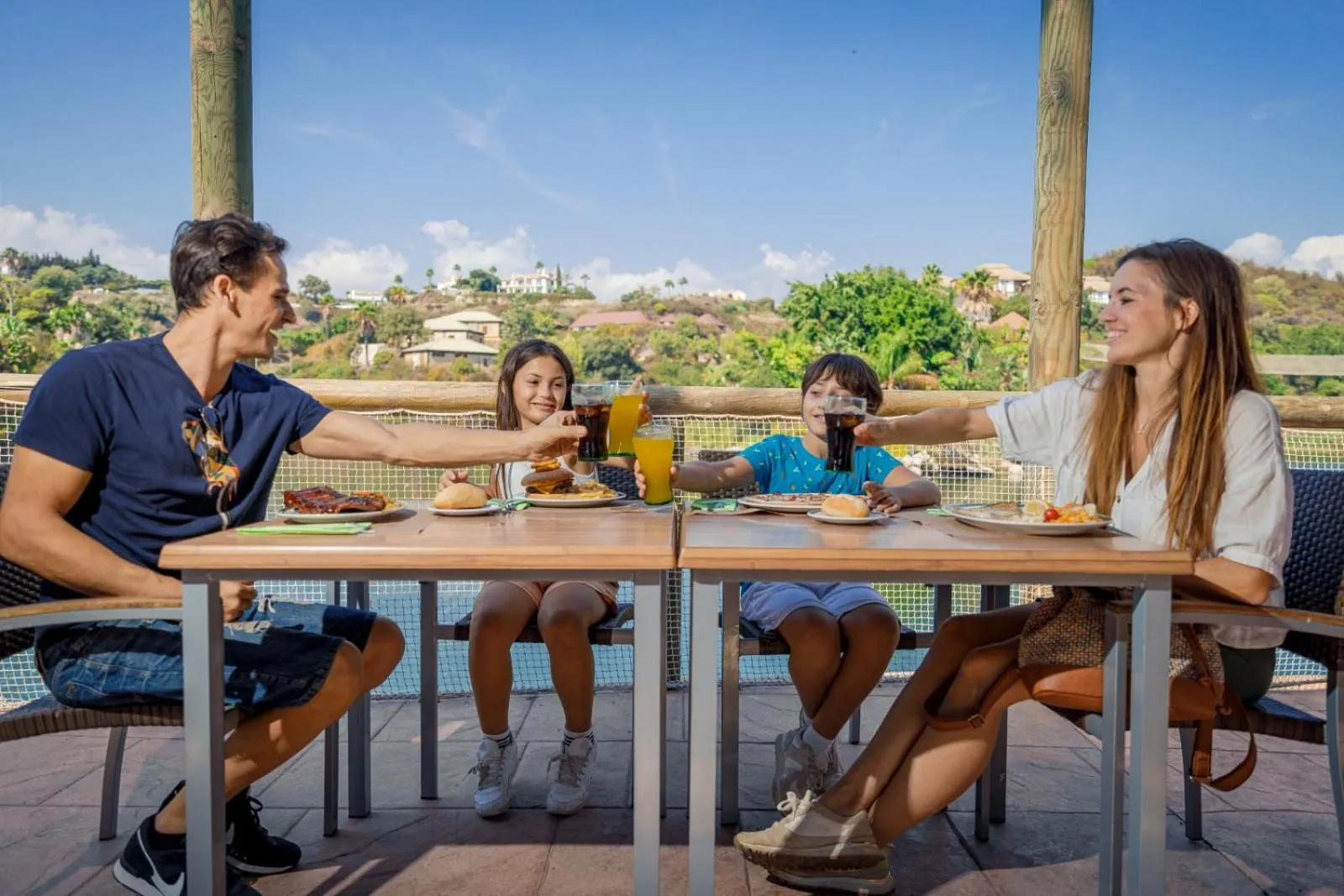 Restaurant/places to eat in Hotel Selwo Lodge - Animal Park Tickets Included