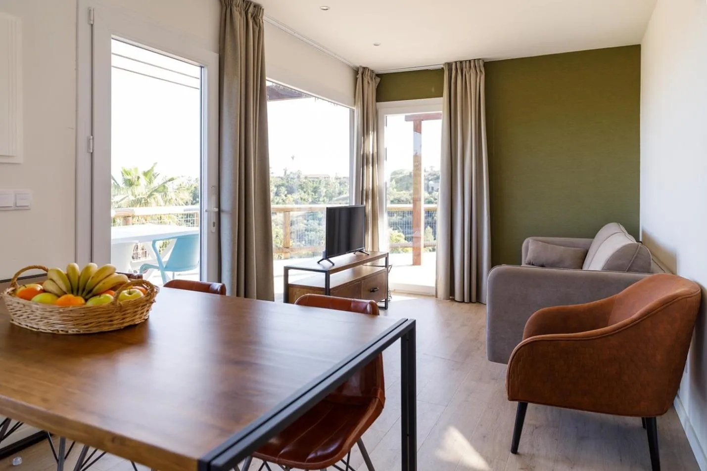 Living room in Hotel Selwo Lodge - Animal Park Tickets Included