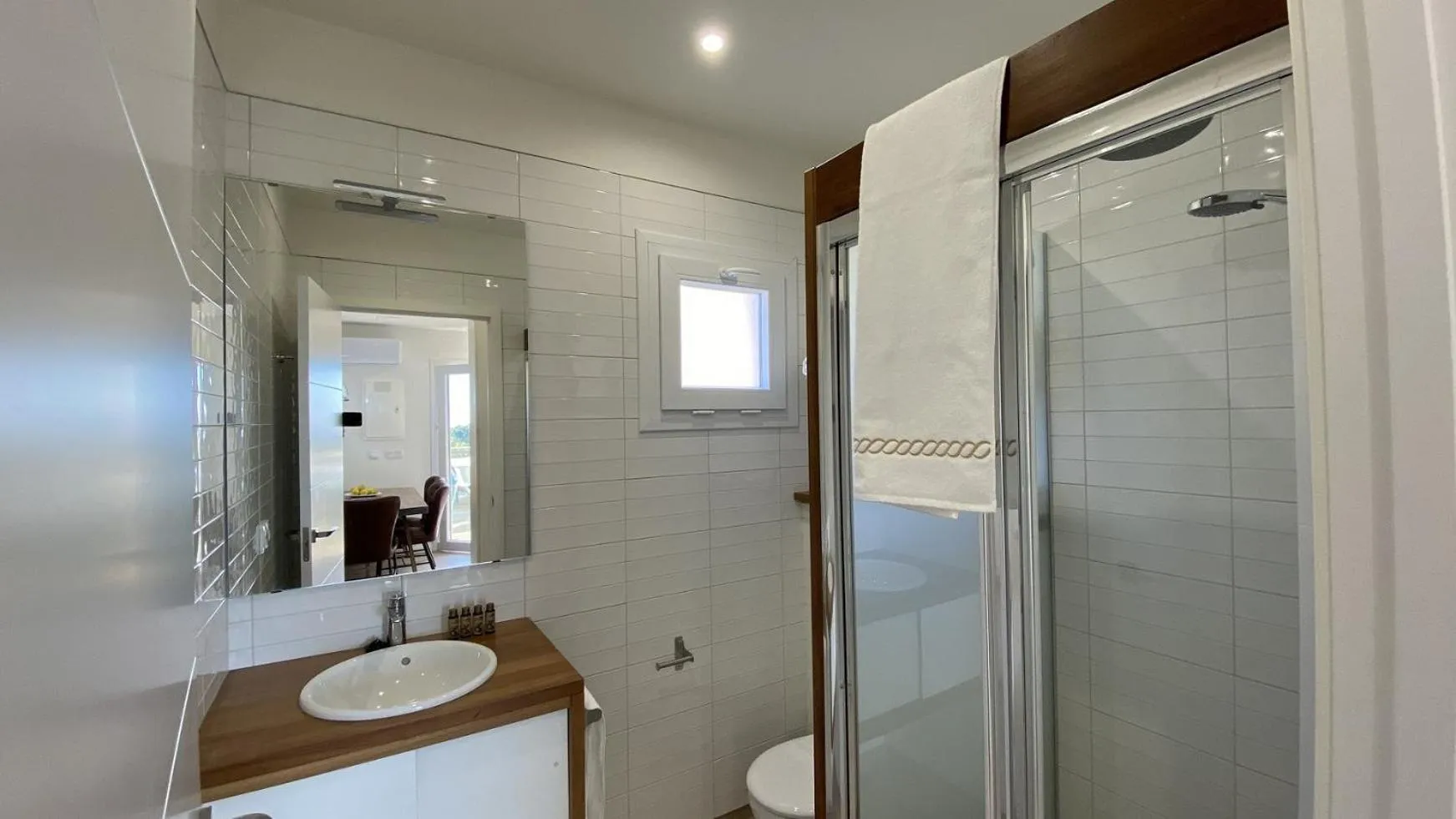 Shower in Hotel Selwo Lodge - Animal Park Tickets Included