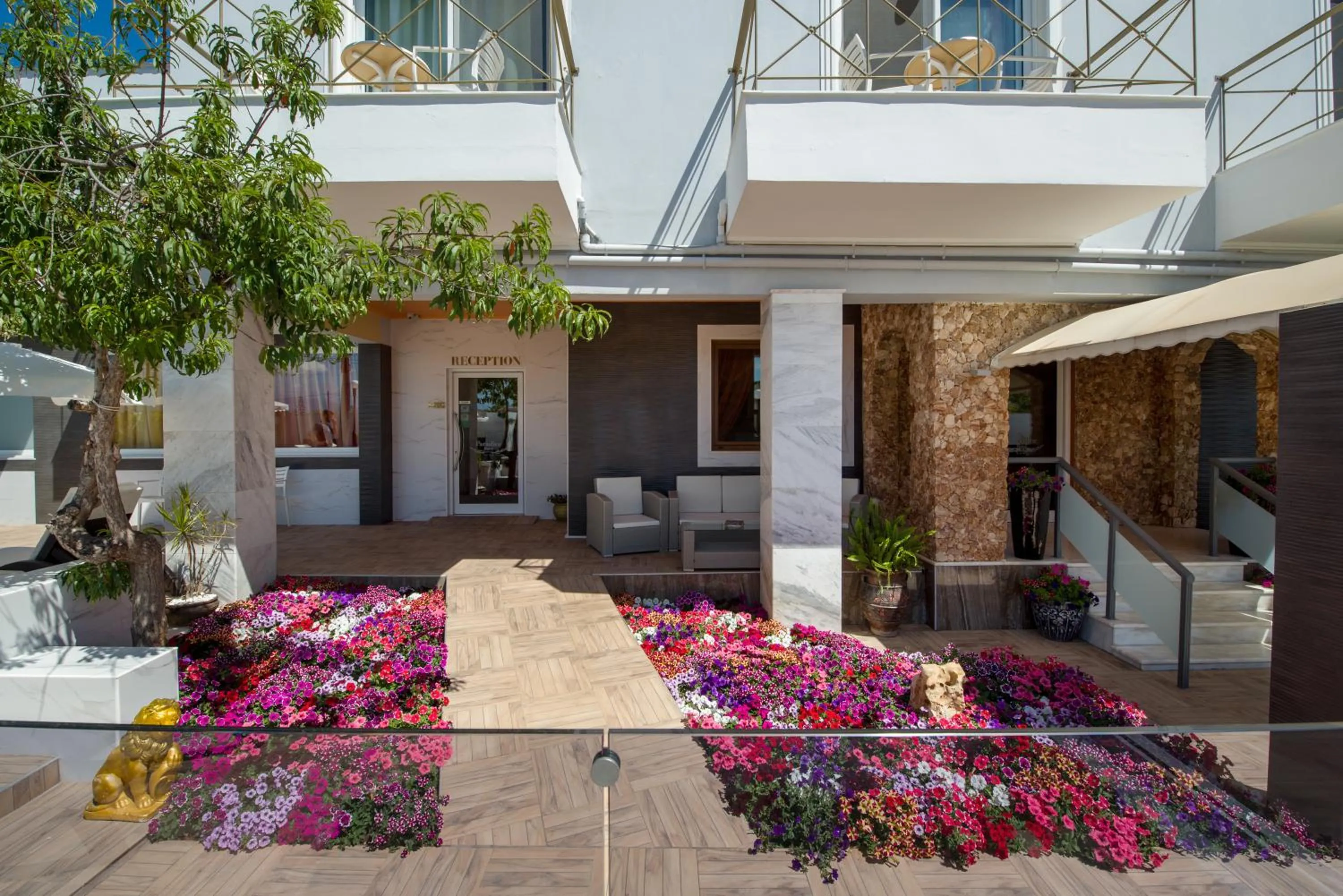 Garden in Paradice Hotel Luxury Suites-Near zorbas Beach-FREE Breakfast