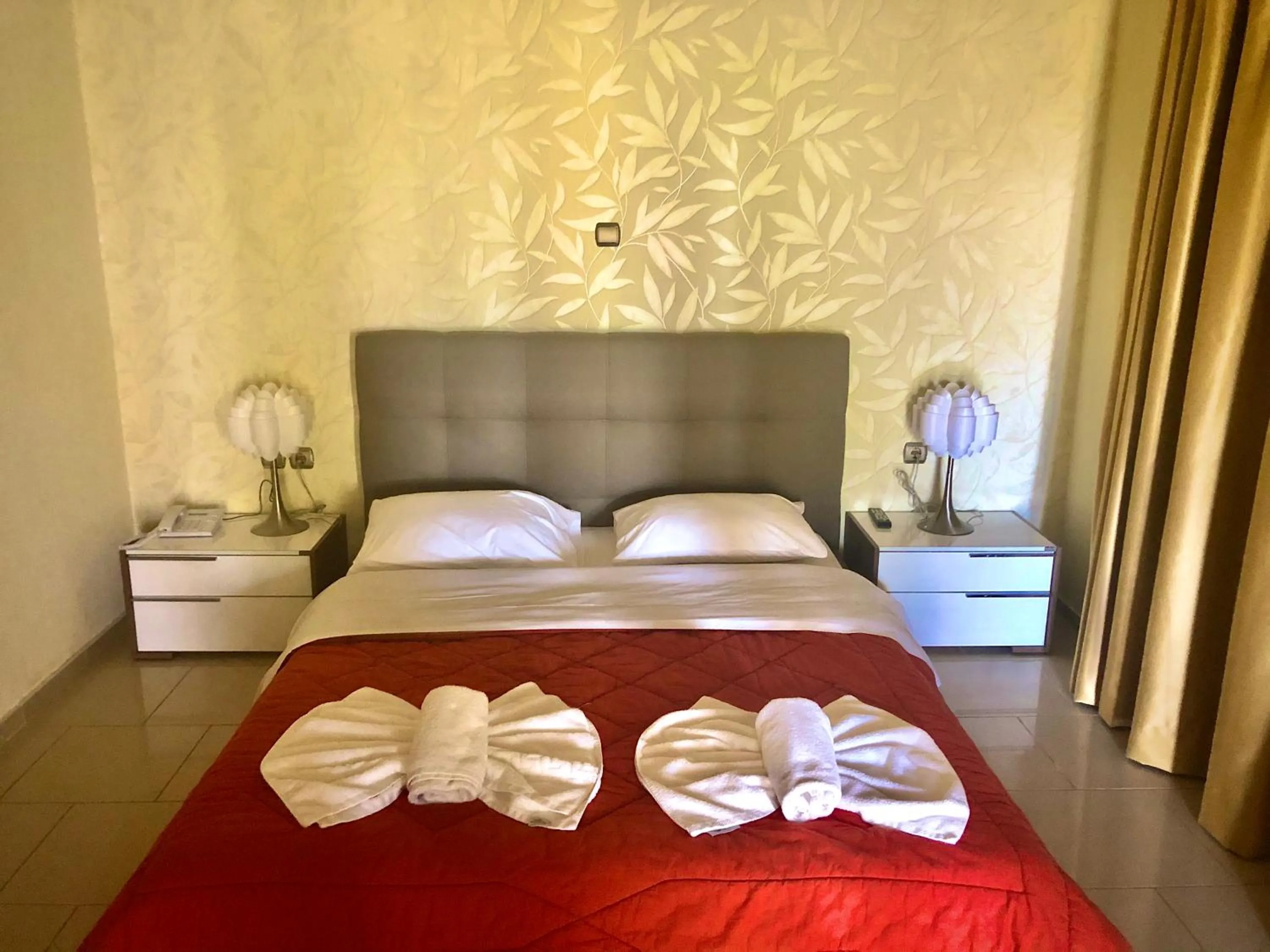 Bed in Paradice Hotel Luxury Suites-Near zorbas Beach-FREE Breakfast