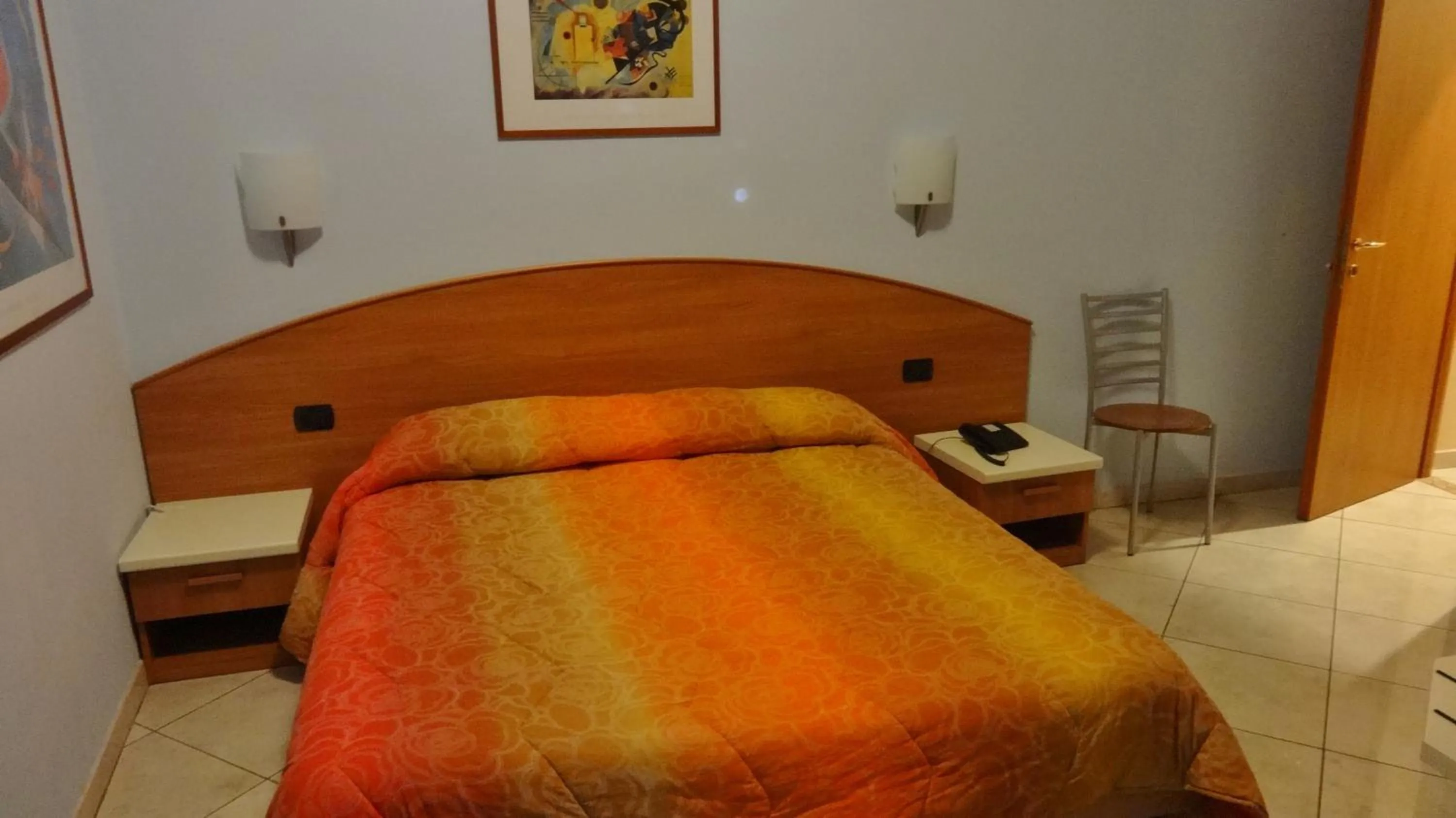 Photo of the whole room, Bed in Hotel2000