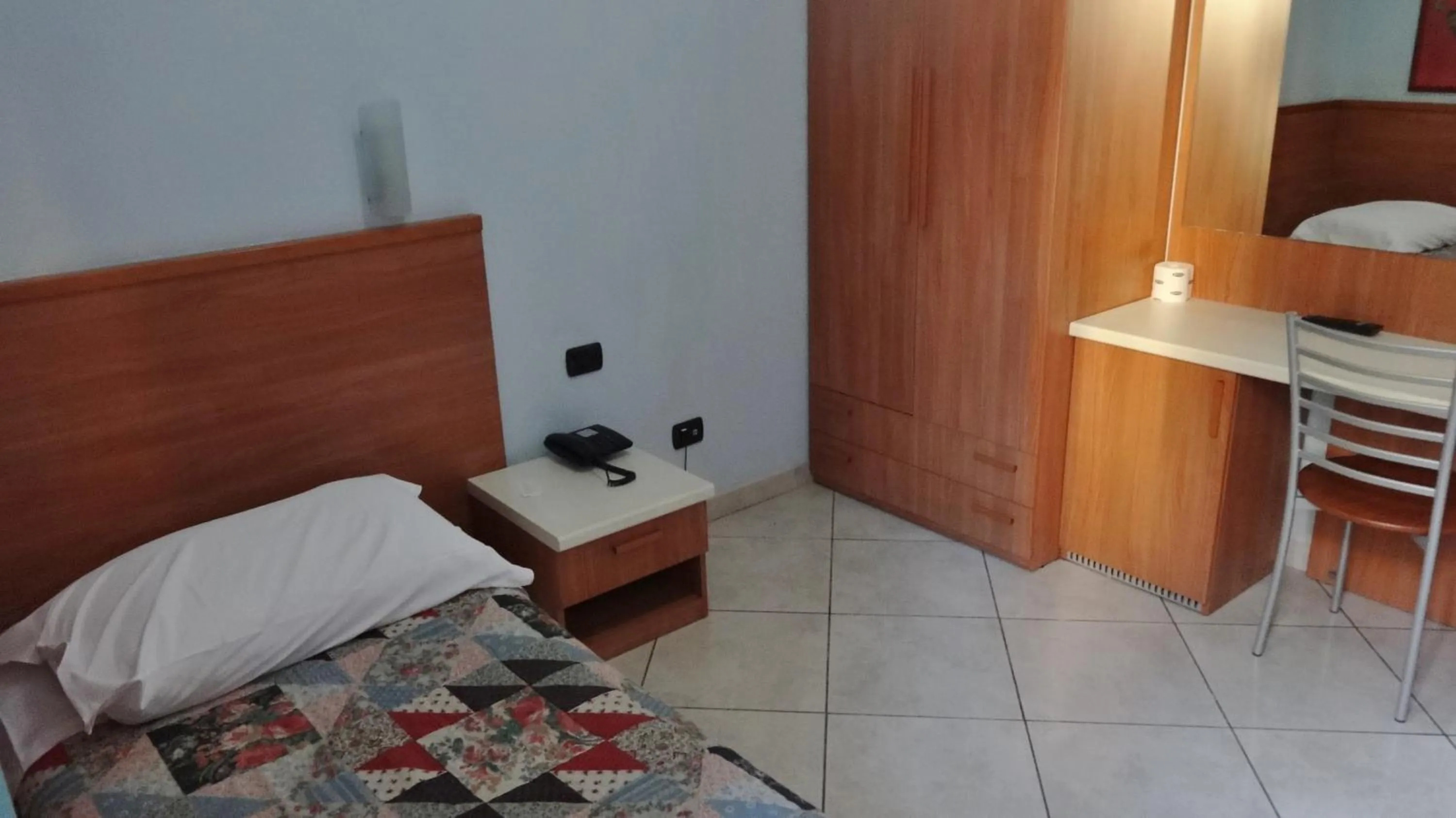 Photo of the whole room, Bed in Hotel2000