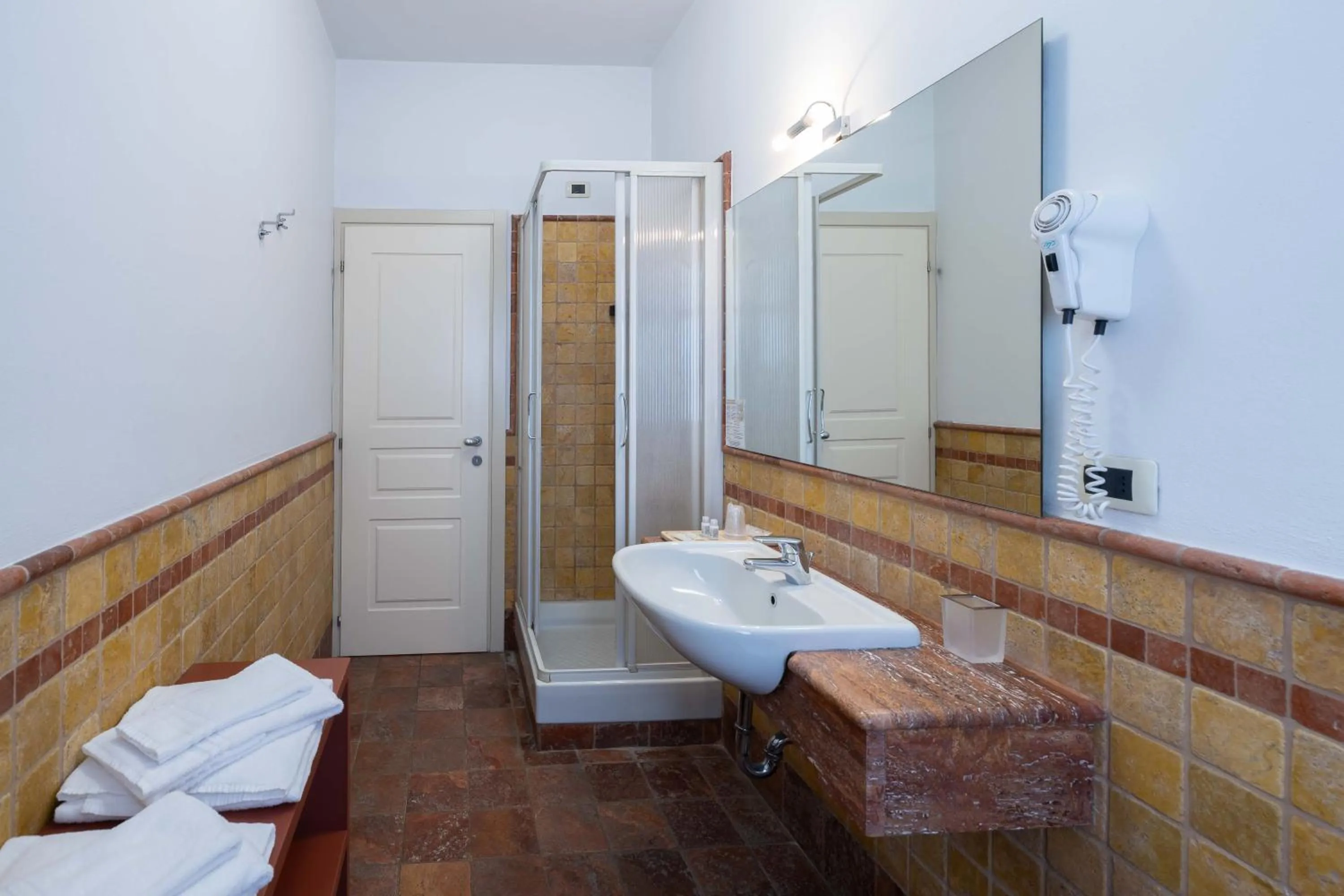 Shower in Hotel La Fertè