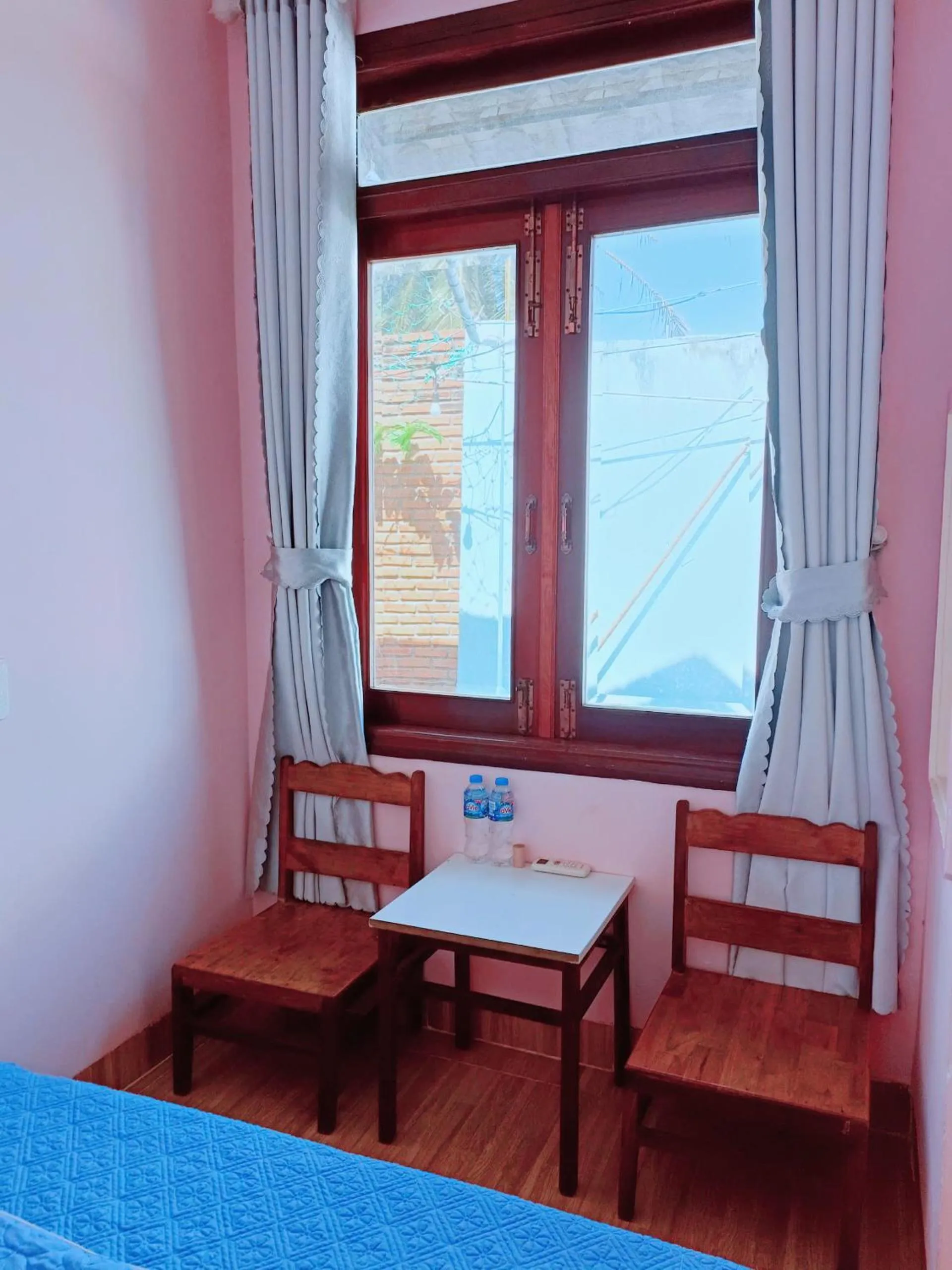 Seating area, Bed in Bot Bien Homestay