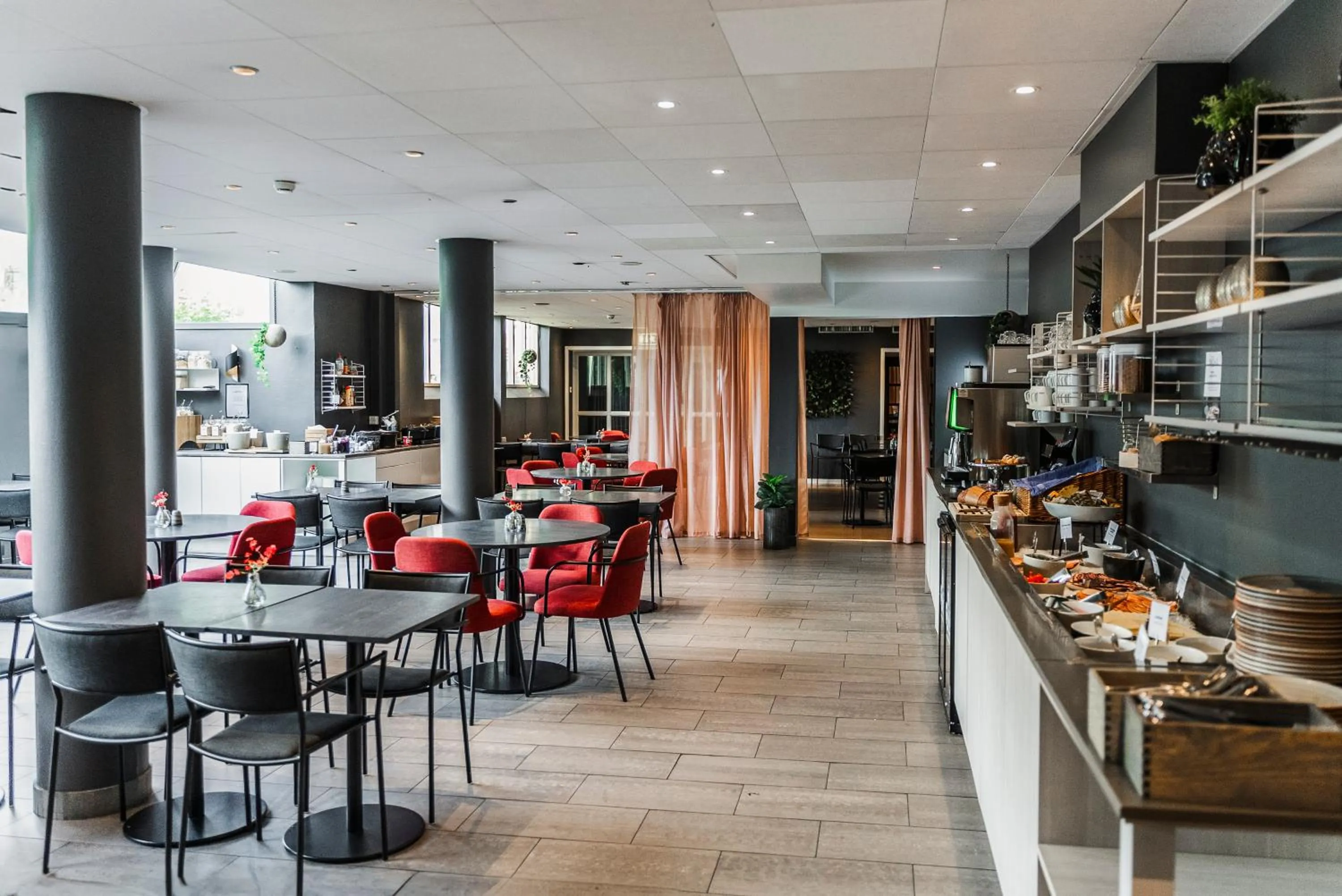 Restaurant/places to eat in Quality Hotel Prisma