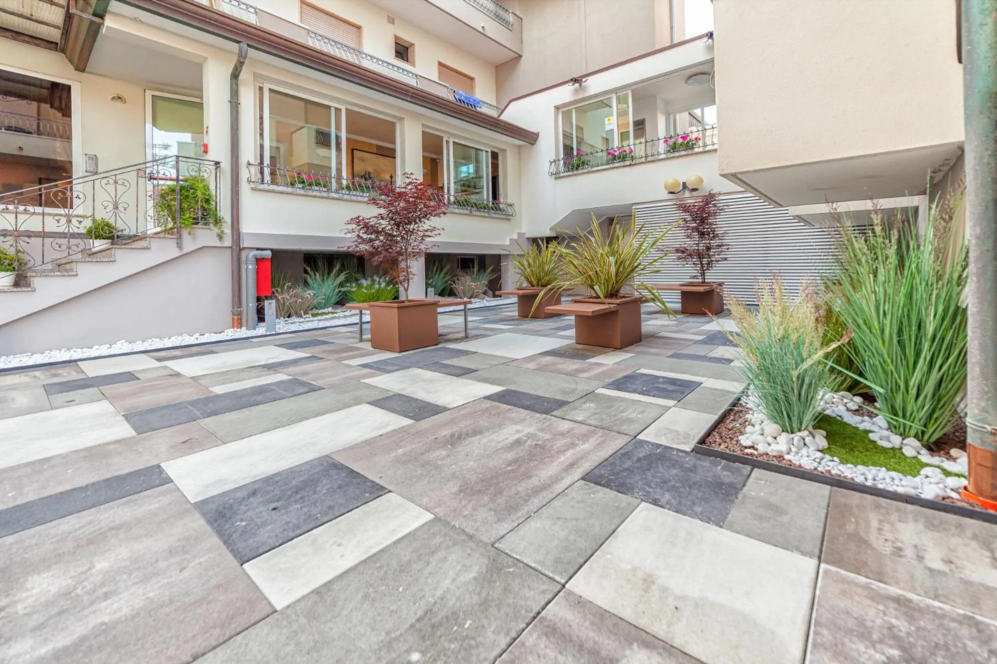 Patio in Hotel Columbia & Ninfea