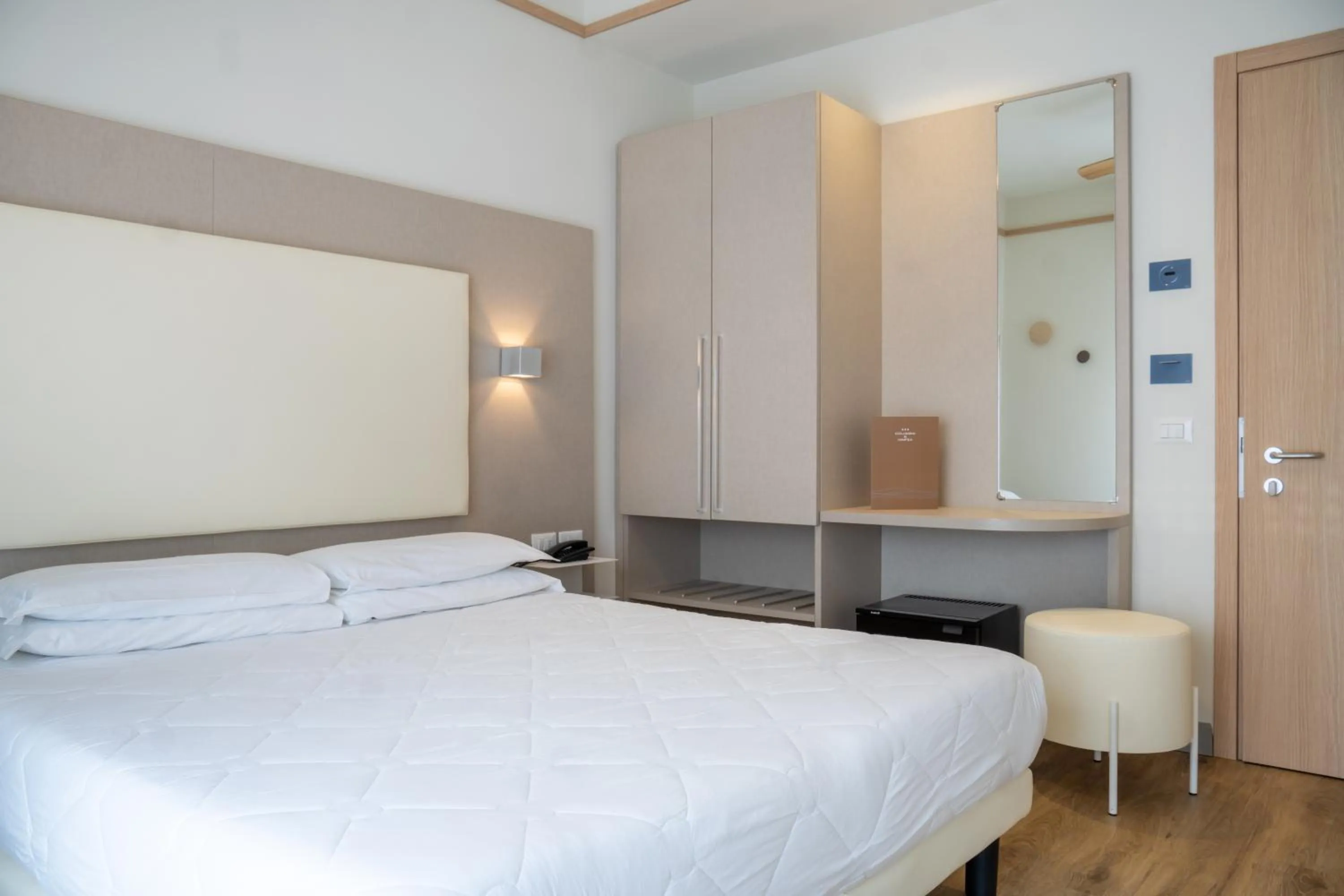 Bedroom, Bed in Hotel Columbia & Ninfea