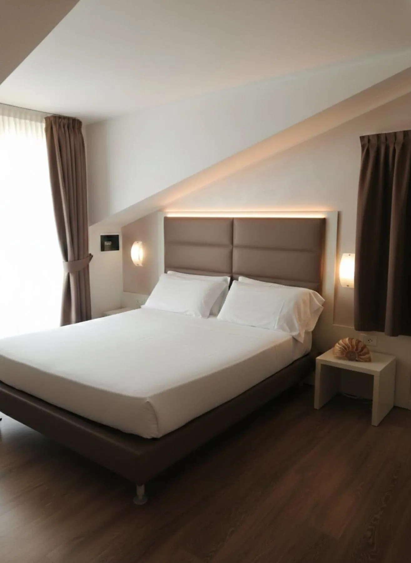 Bedroom, Bed in Hotel Columbia & Ninfea