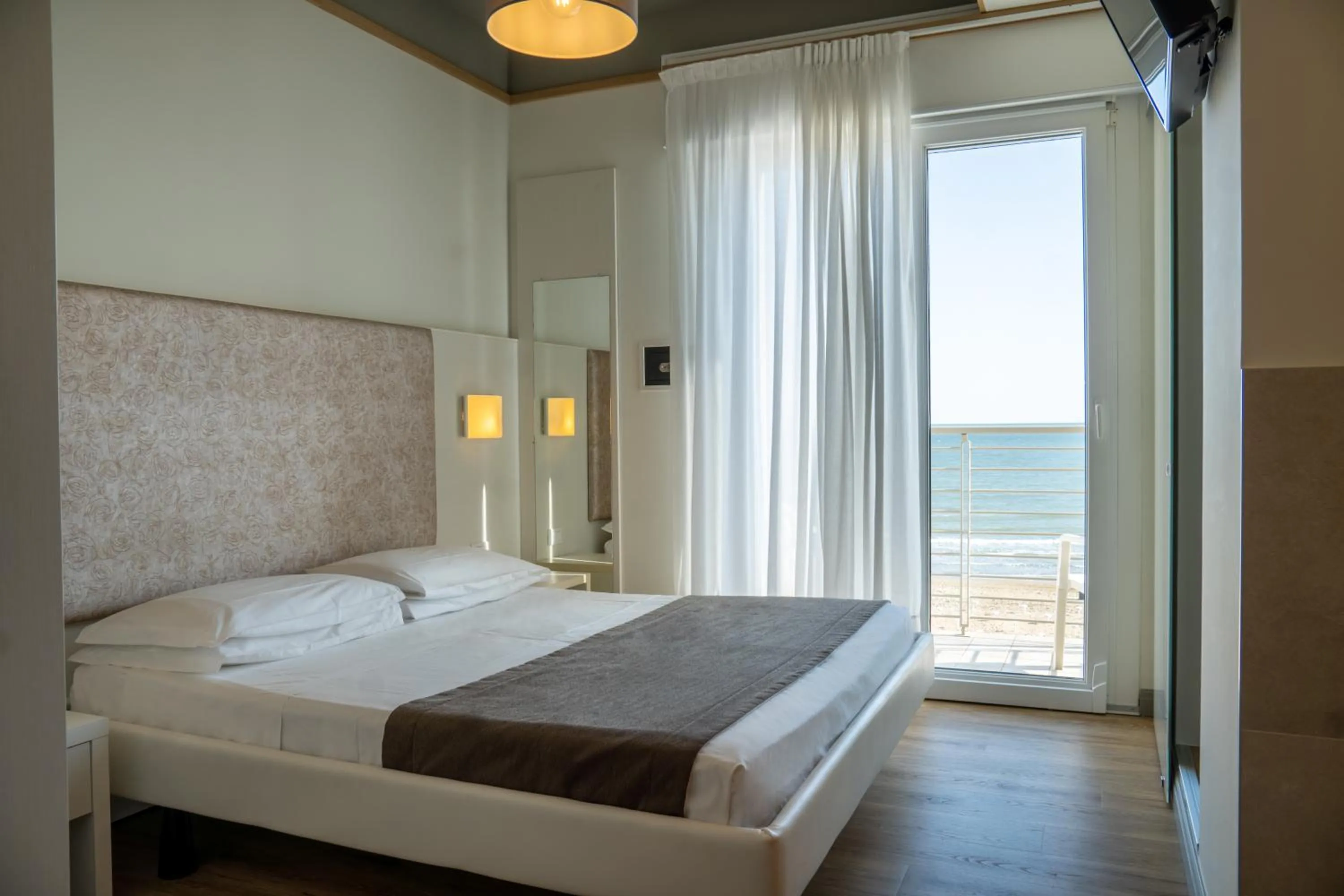 Bedroom, Bed in Hotel Columbia & Ninfea