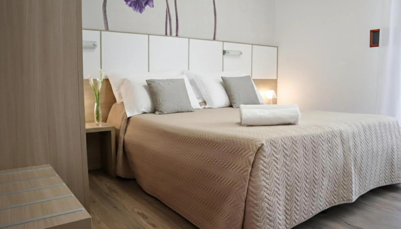 Bedroom, Bed in Hotel Columbia & Ninfea