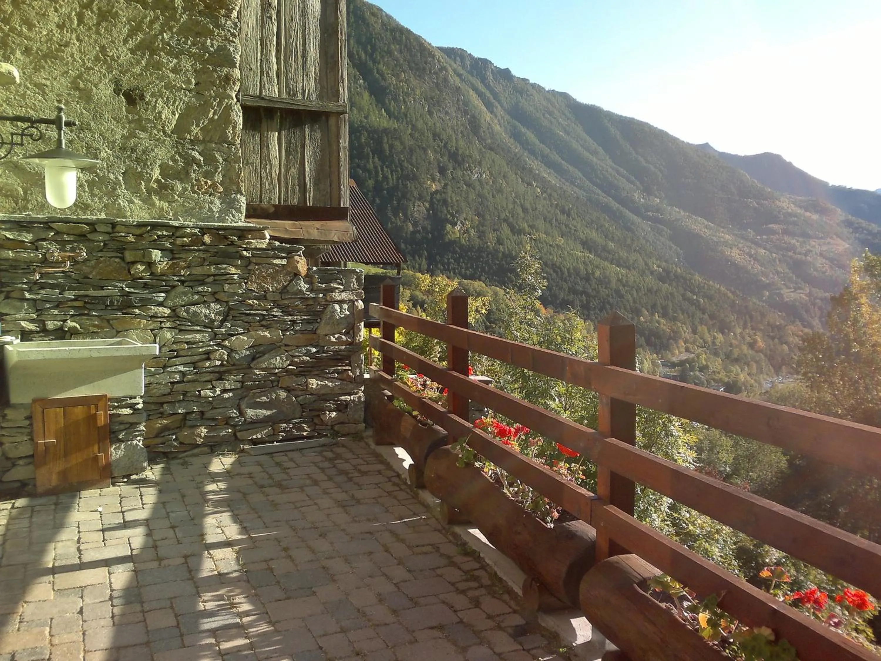 Solarium in Eco Chalet Maison Dominique