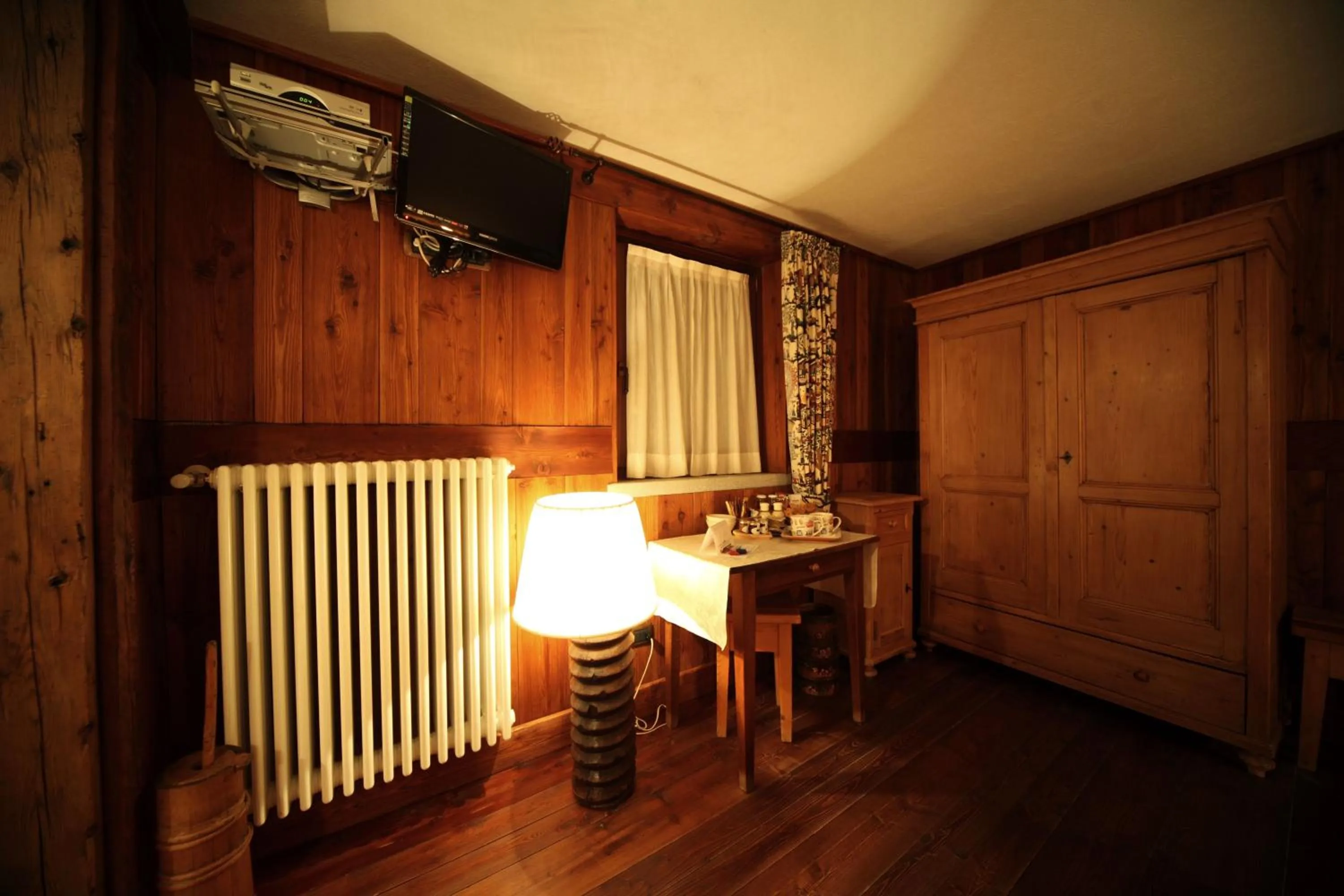 TV and multimedia in Eco Chalet Maison Dominique