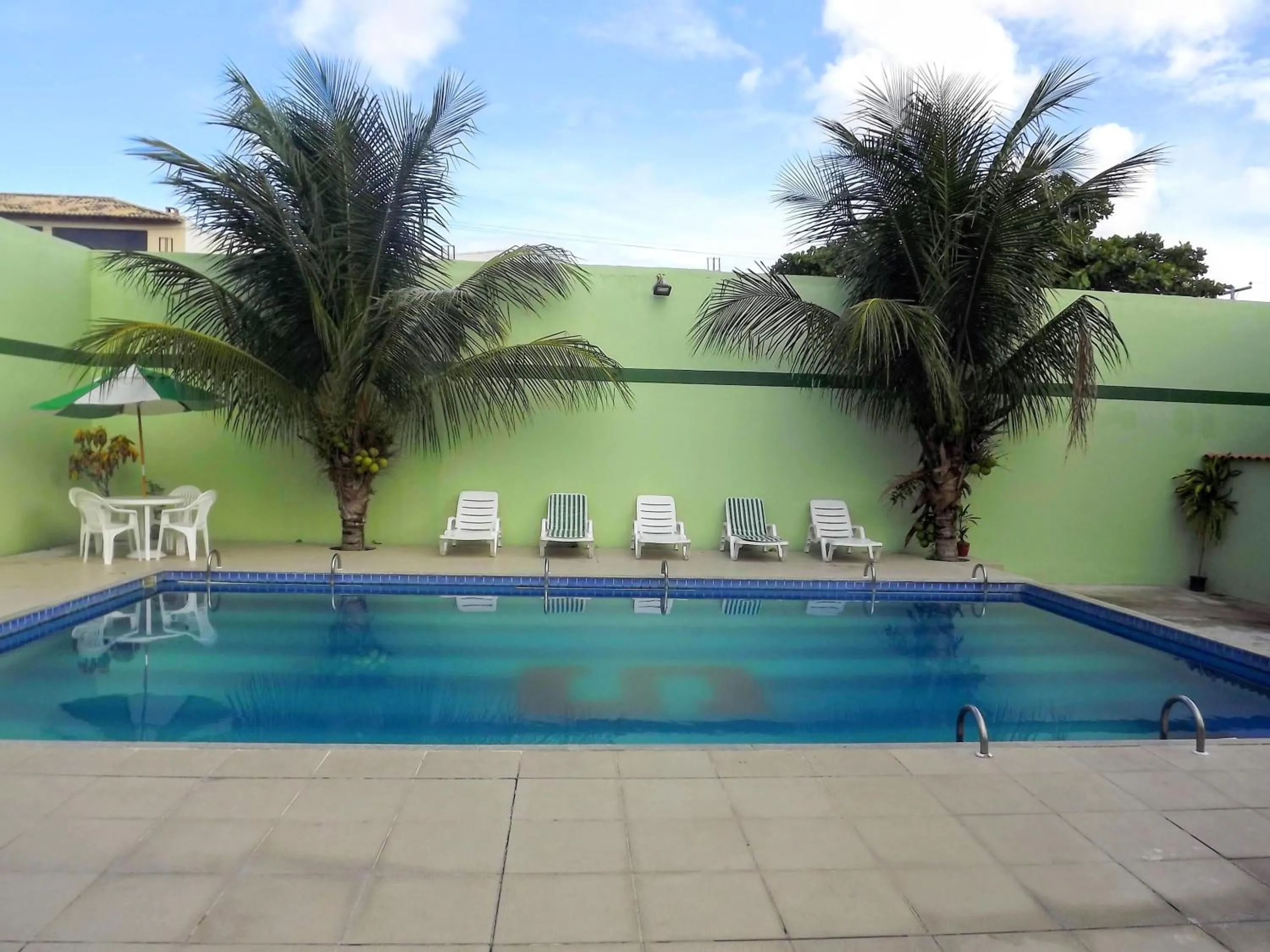 Swimming pool in OYO Pousada Recanto Shangrilá, Cabo Frio