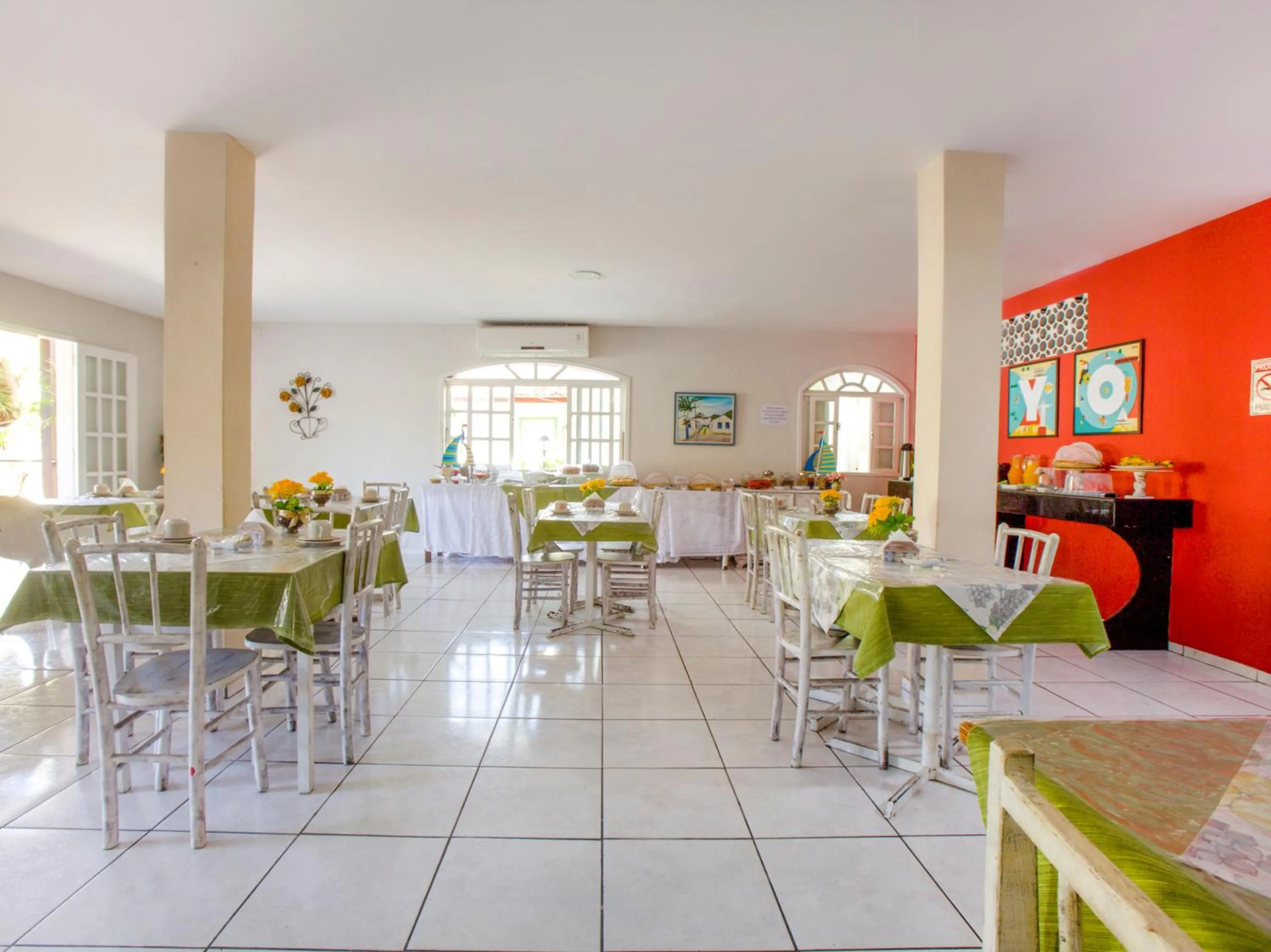 Restaurant/places to eat in OYO Pousada Recanto Shangrilá, Cabo Frio