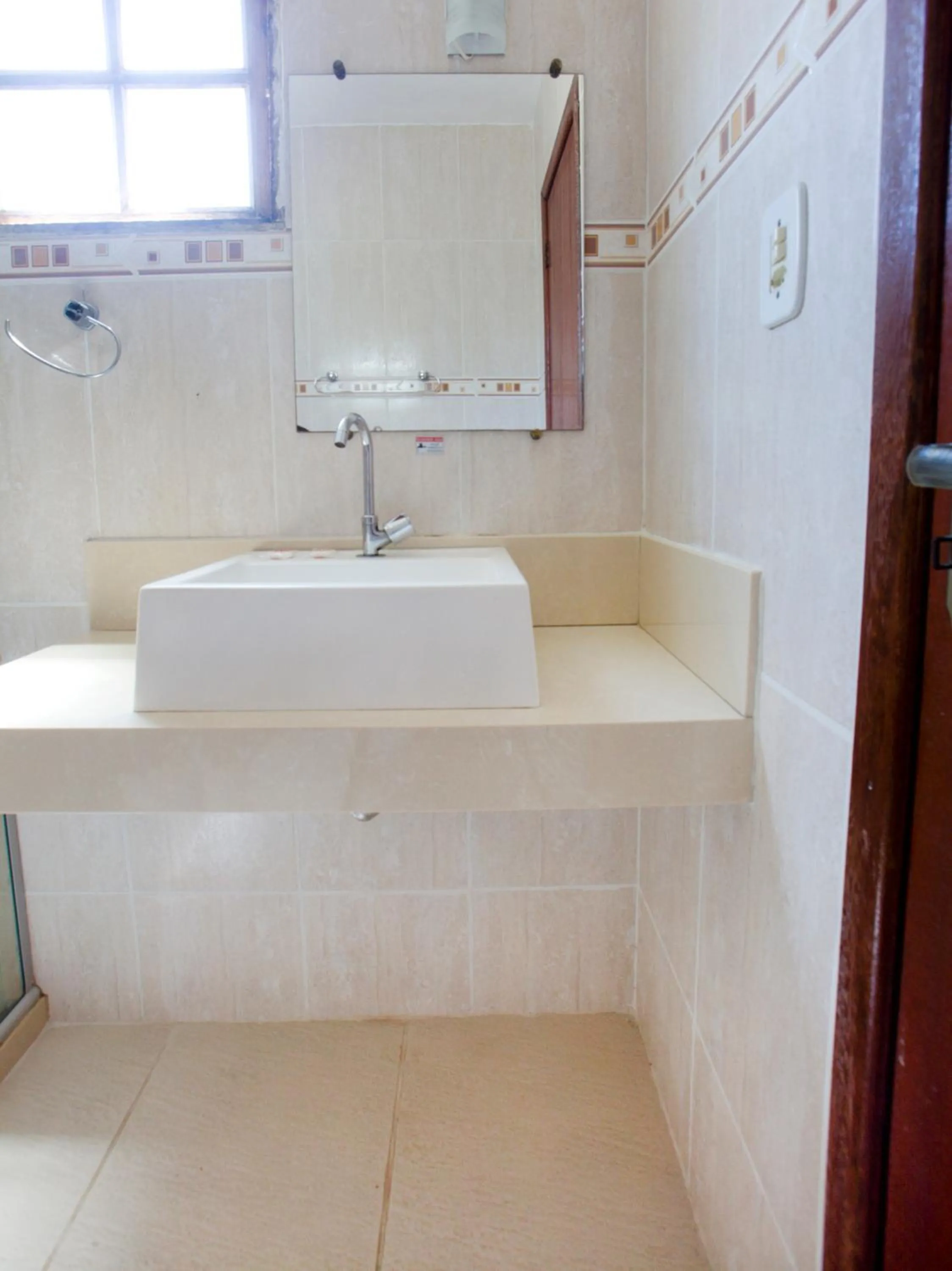 Bathroom in OYO Pousada Recanto Shangrilá, Cabo Frio