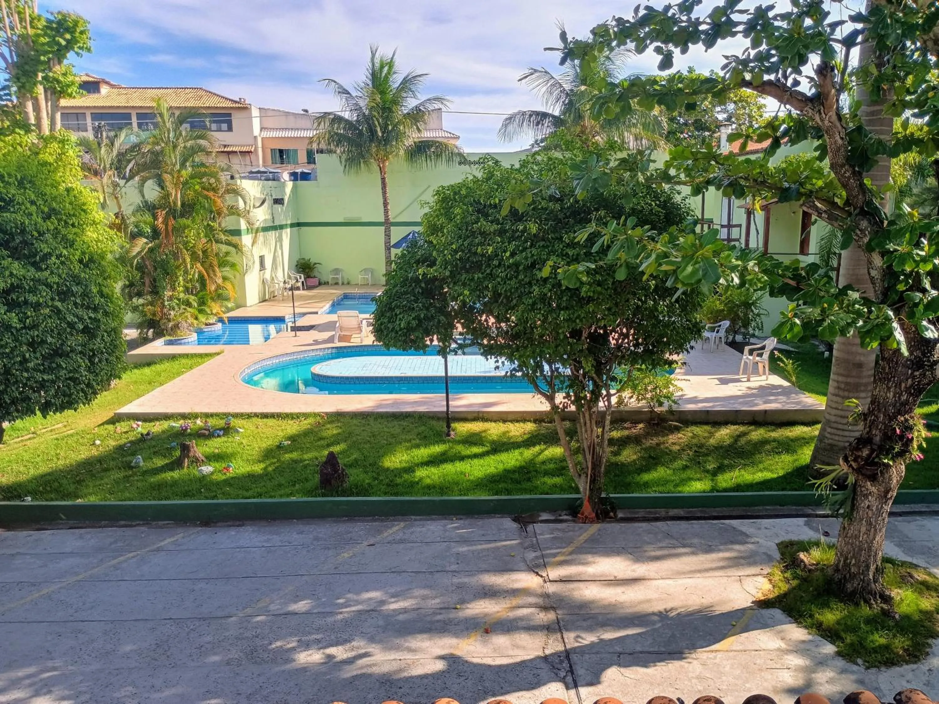 Pool view in OYO Pousada Recanto Shangrilá, Cabo Frio