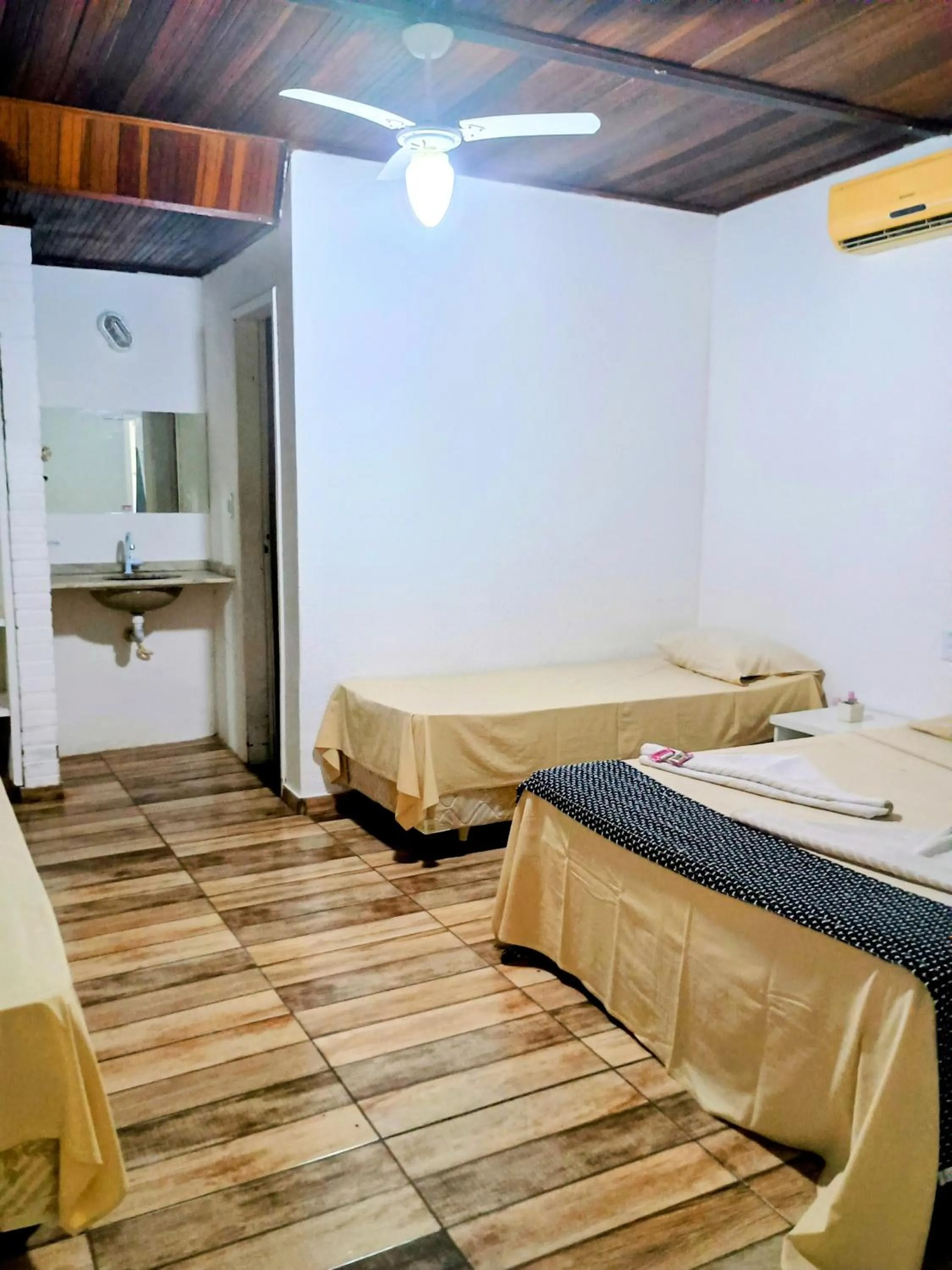 Bed in OYO Pousada Recanto Shangrilá, Cabo Frio