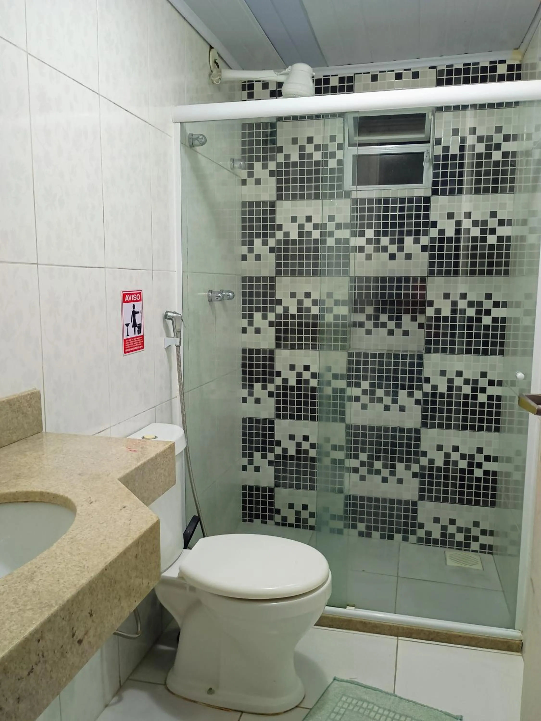 Bathroom in OYO Pousada Recanto Shangrilá, Cabo Frio