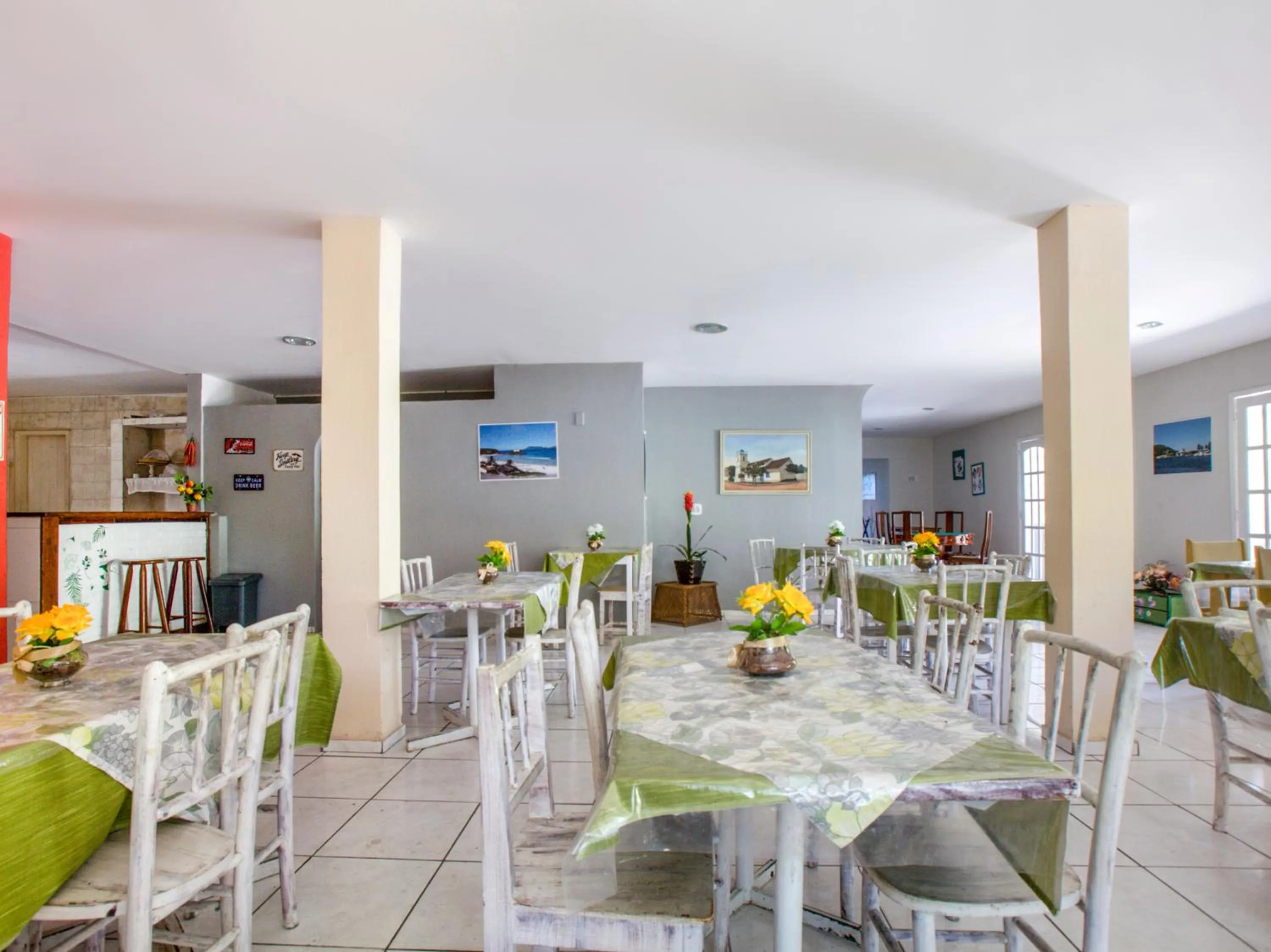 Restaurant/places to eat in OYO Pousada Recanto Shangrilá, Cabo Frio