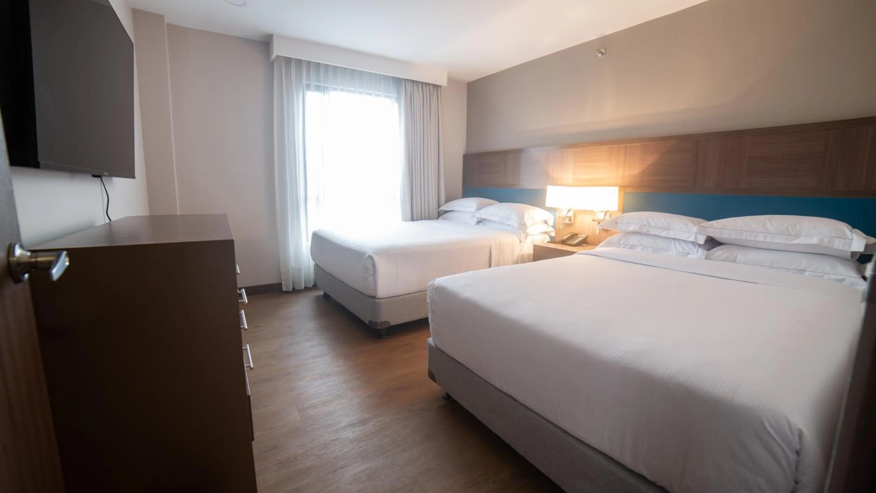 Bedroom, Bed in Embassy Suites by Hilton Bogotá - Rosales