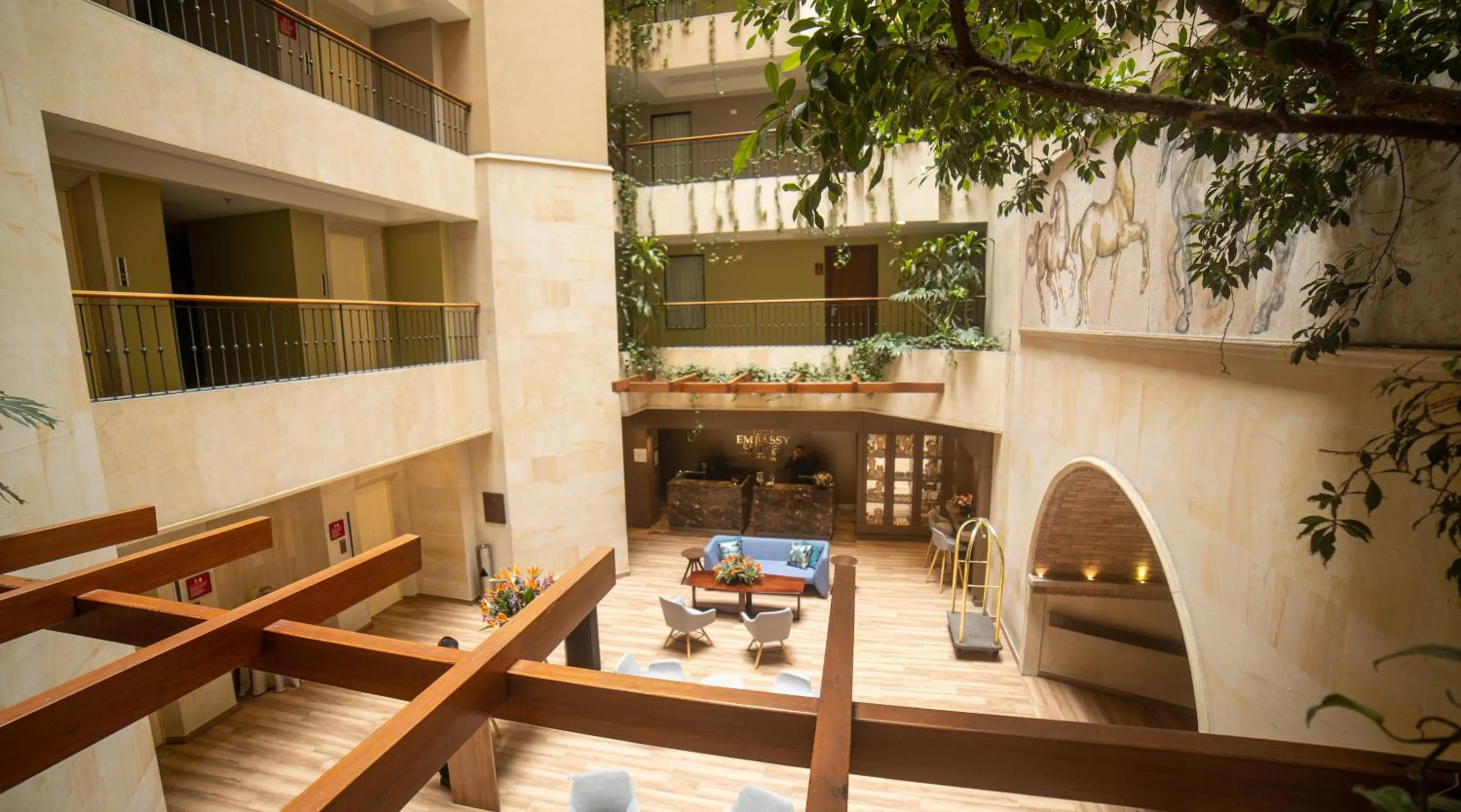 Lobby or reception in Embassy Suites by Hilton Bogotá - Rosales