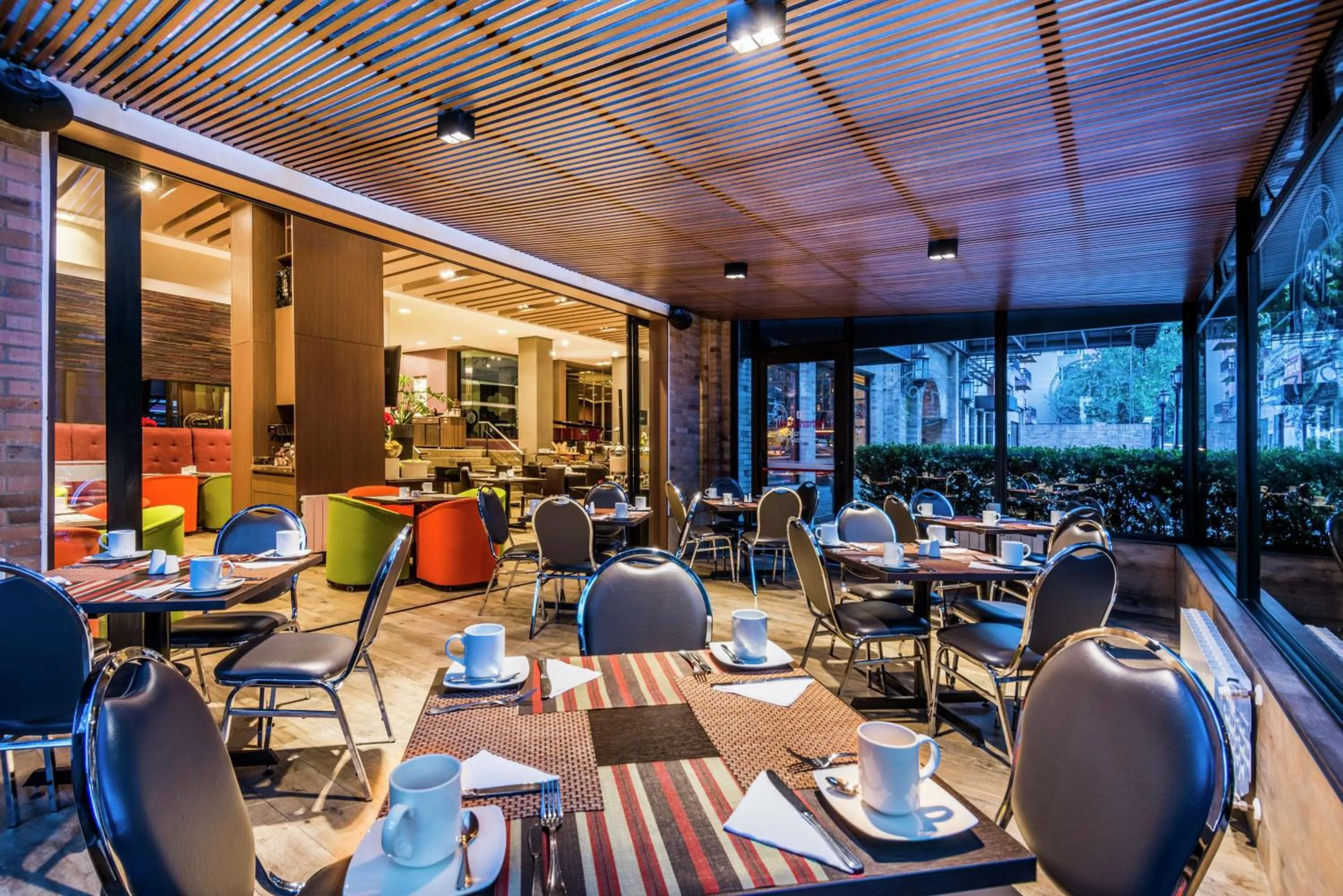 Restaurant/places to eat in Embassy Suites by Hilton Bogotá - Rosales