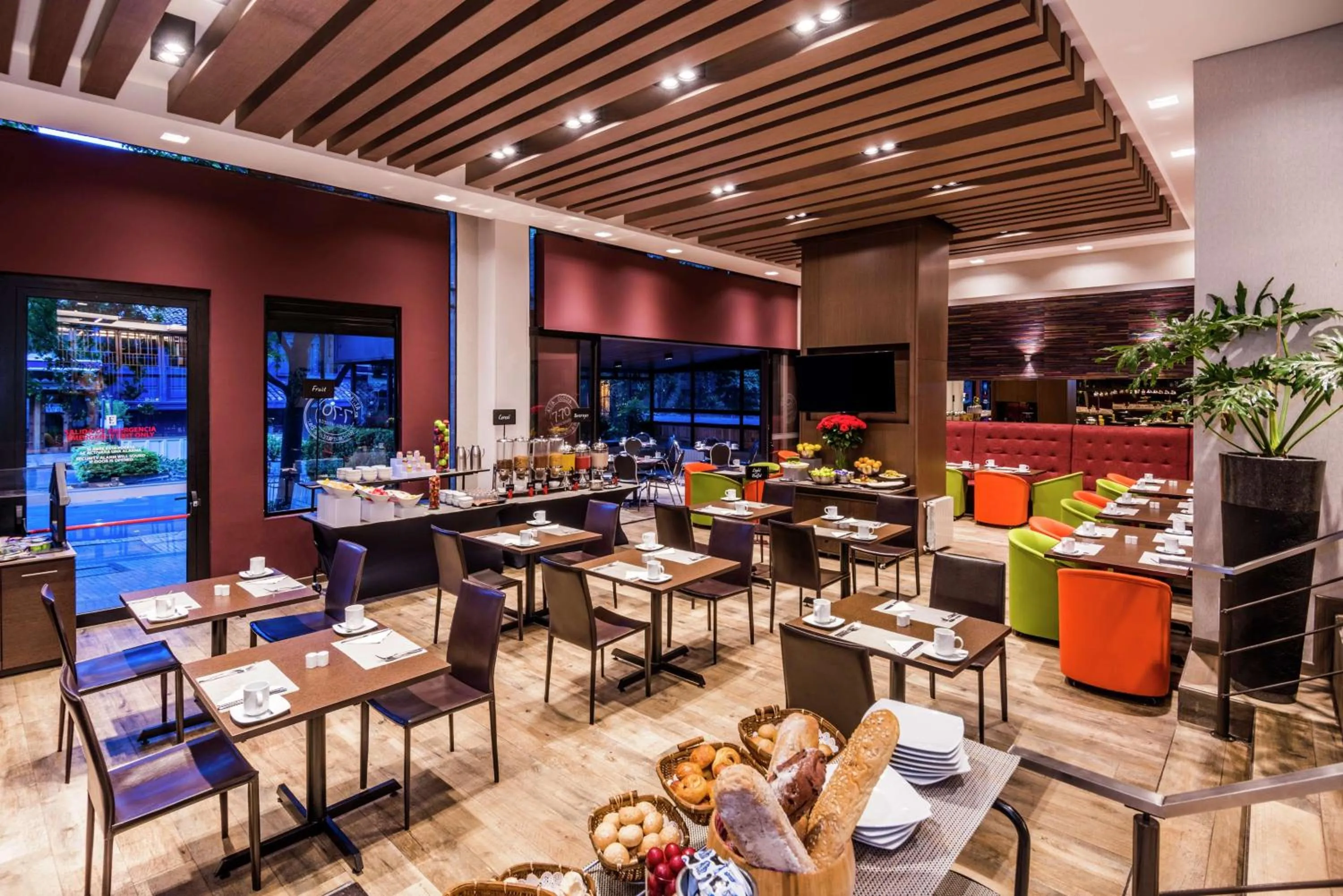 Restaurant/places to eat in Embassy Suites by Hilton Bogotá - Rosales