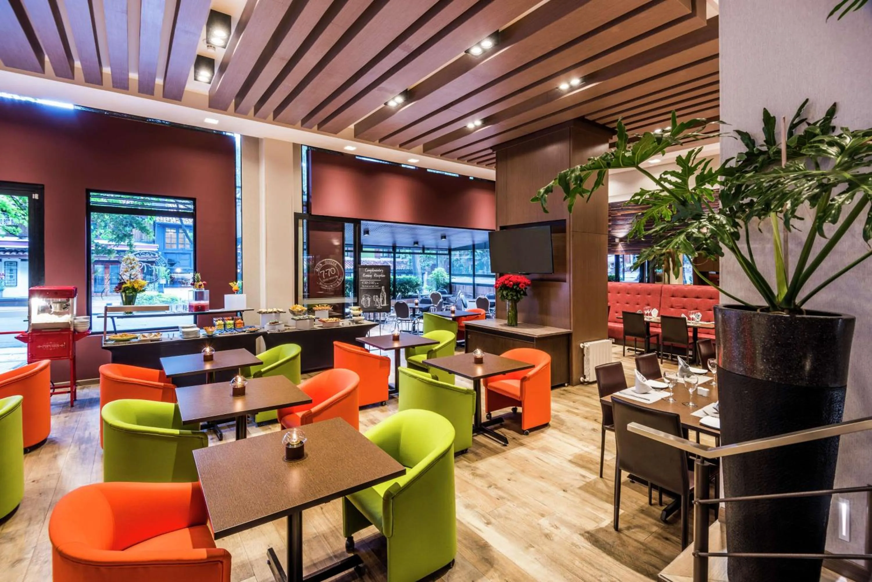 Restaurant/places to eat in Embassy Suites by Hilton Bogotá - Rosales