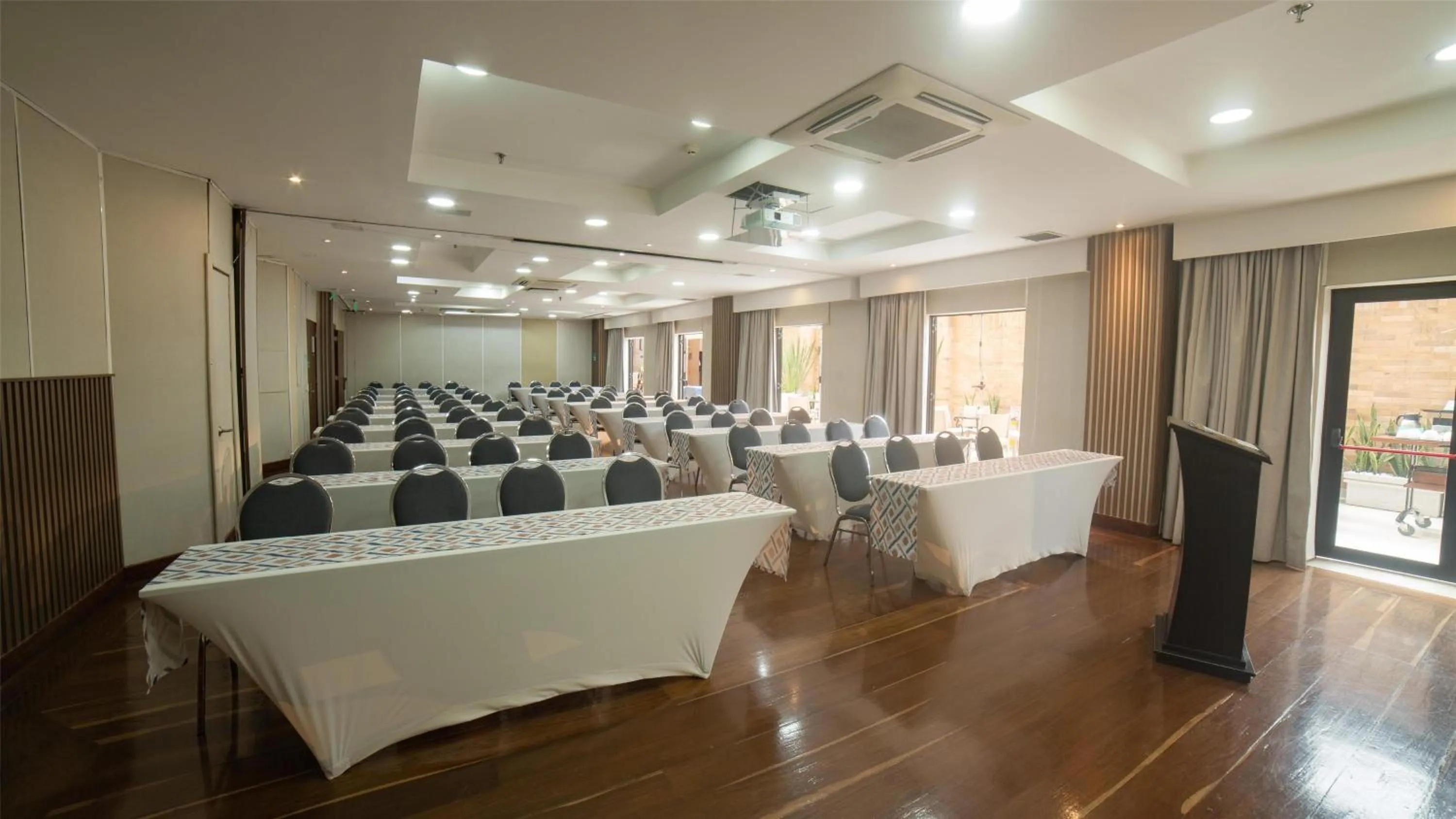 Meeting/conference room in Embassy Suites by Hilton Bogotá - Rosales