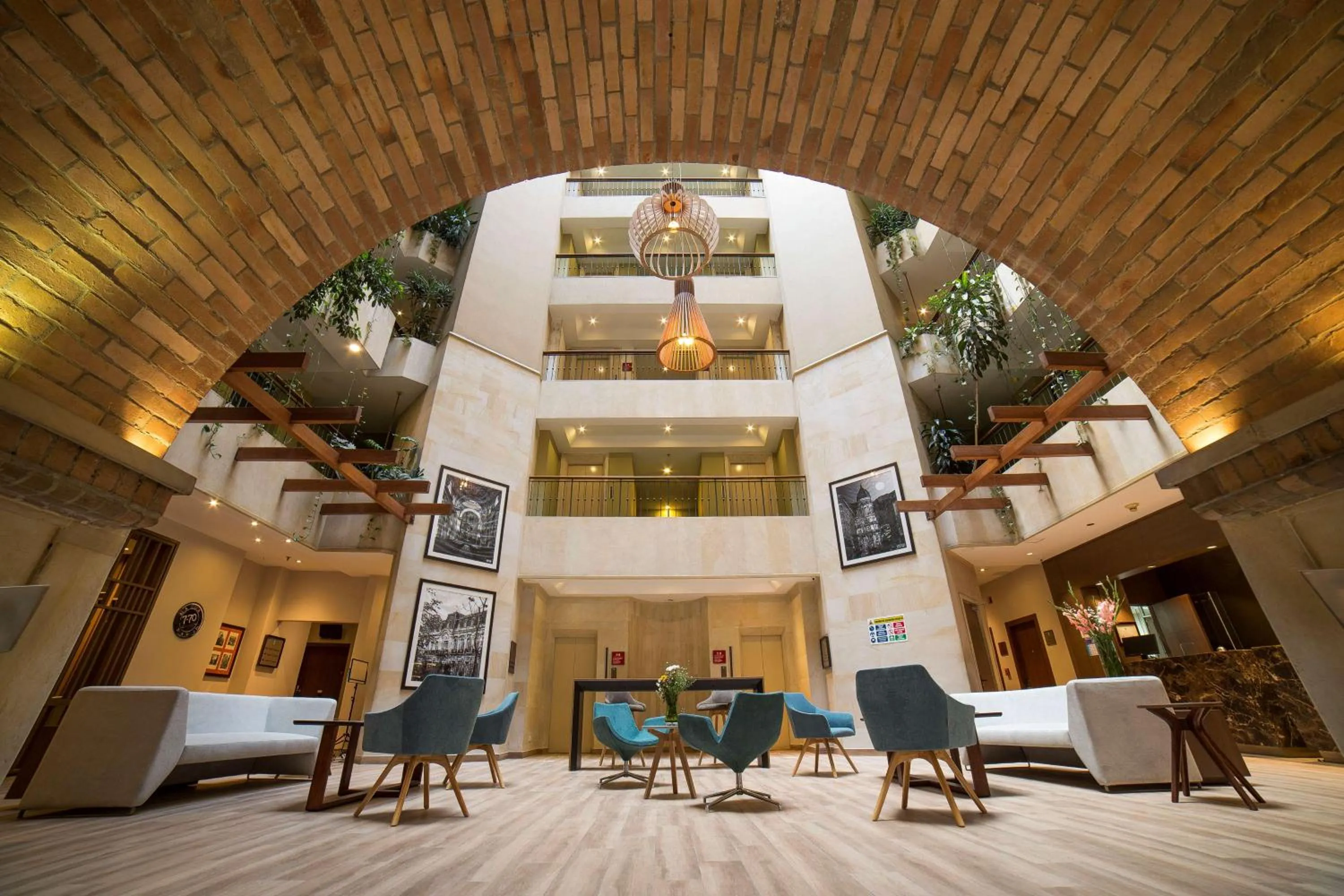 Lobby or reception in Embassy Suites by Hilton Bogotá - Rosales